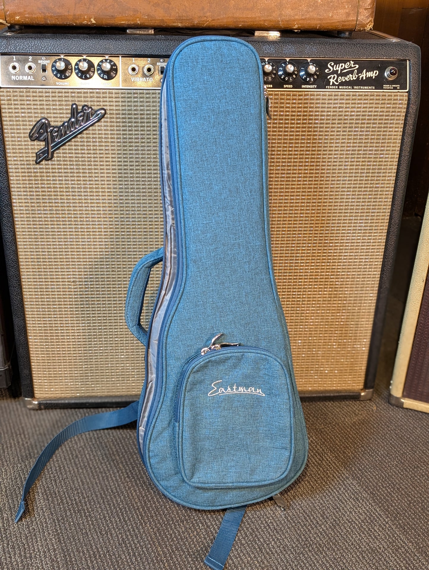 Eastman EU2-C Solid Wood Concert Ukulele w/Gig Bag - Natural (B-Stock Serial #M2408159)