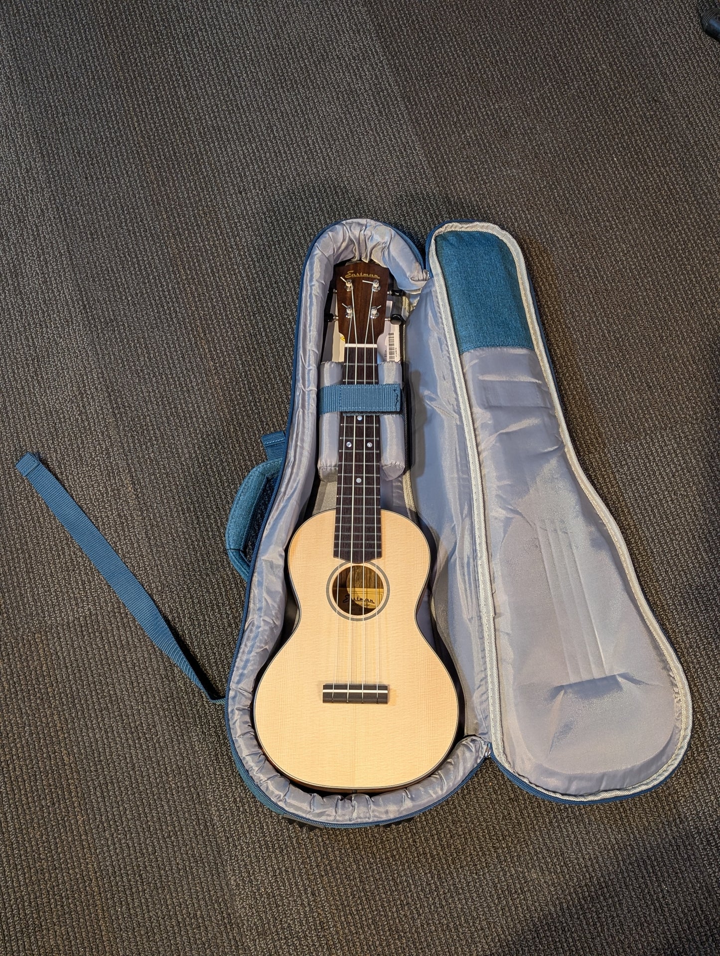 Eastman EU2-C Solid Wood Concert Ukulele w/Gig Bag - Natural (B-Stock Serial #M2408159)