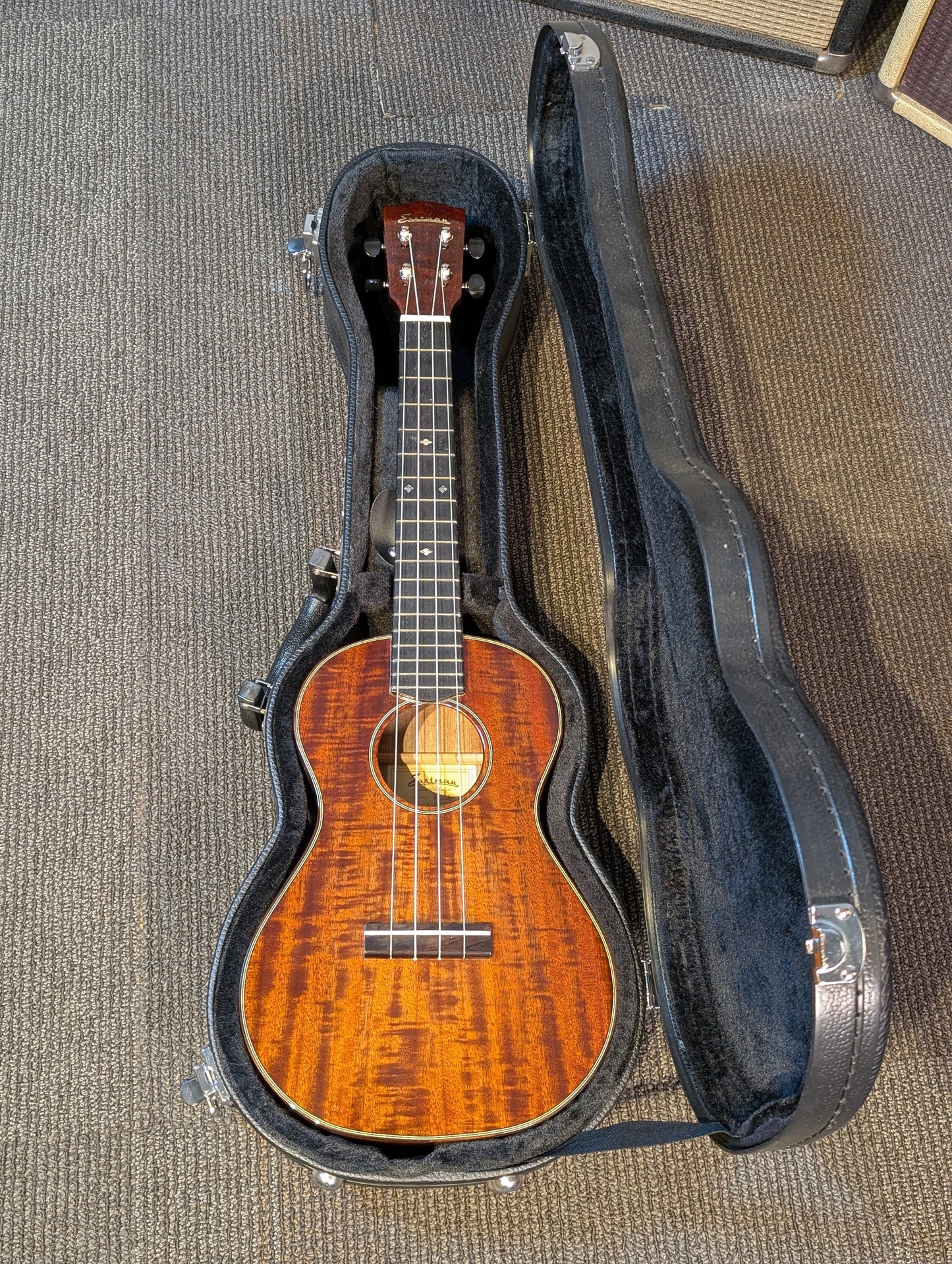 Eastman EU3-T Solid Wood Tenor Uklele w/Case - Classic Finish (B-Stock Serial #M2319178)