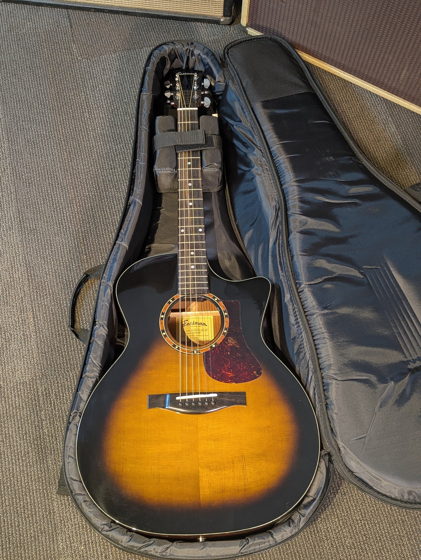 Eastman AC122-2CE Deluxe Acoustic/Electric Guitar w/Gig Bag - Sunburst (B-Stock Serial #M2406708)