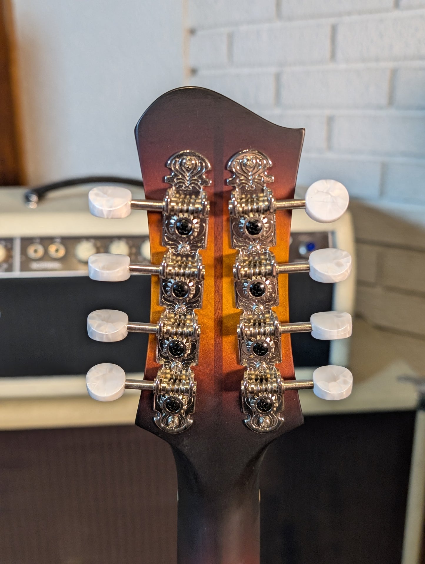Eastman MDO305E Electric/Acoustic Octave Mandolin w/Gig Bag - Sunburst (B-Stock Serial #N2403273)