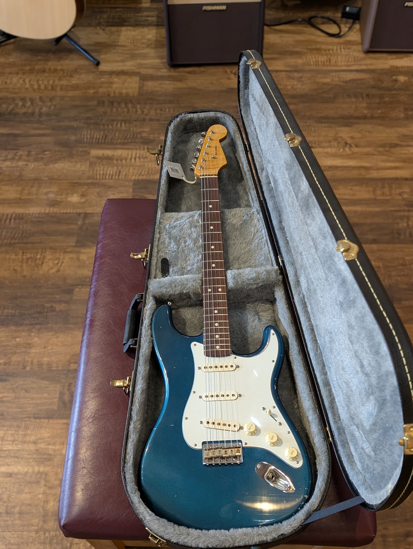 Yorkville YEC-6H Teardrop Electric Guitar Case (Used)