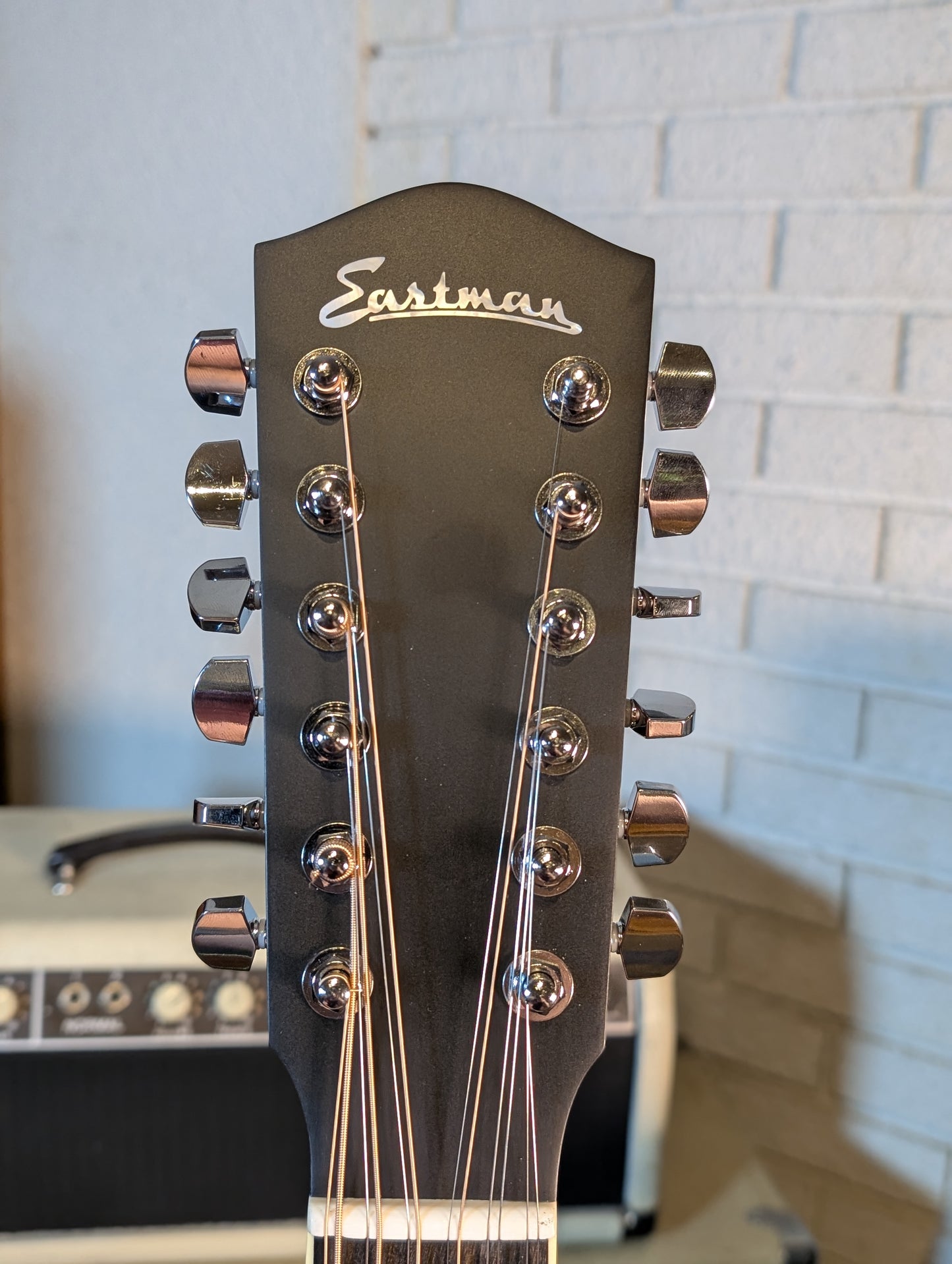Eastman AC330E 12-String Jumbo Acoustic/Electric Guitar w/Case - Sunburst (B-Stock Serial #M2436560)