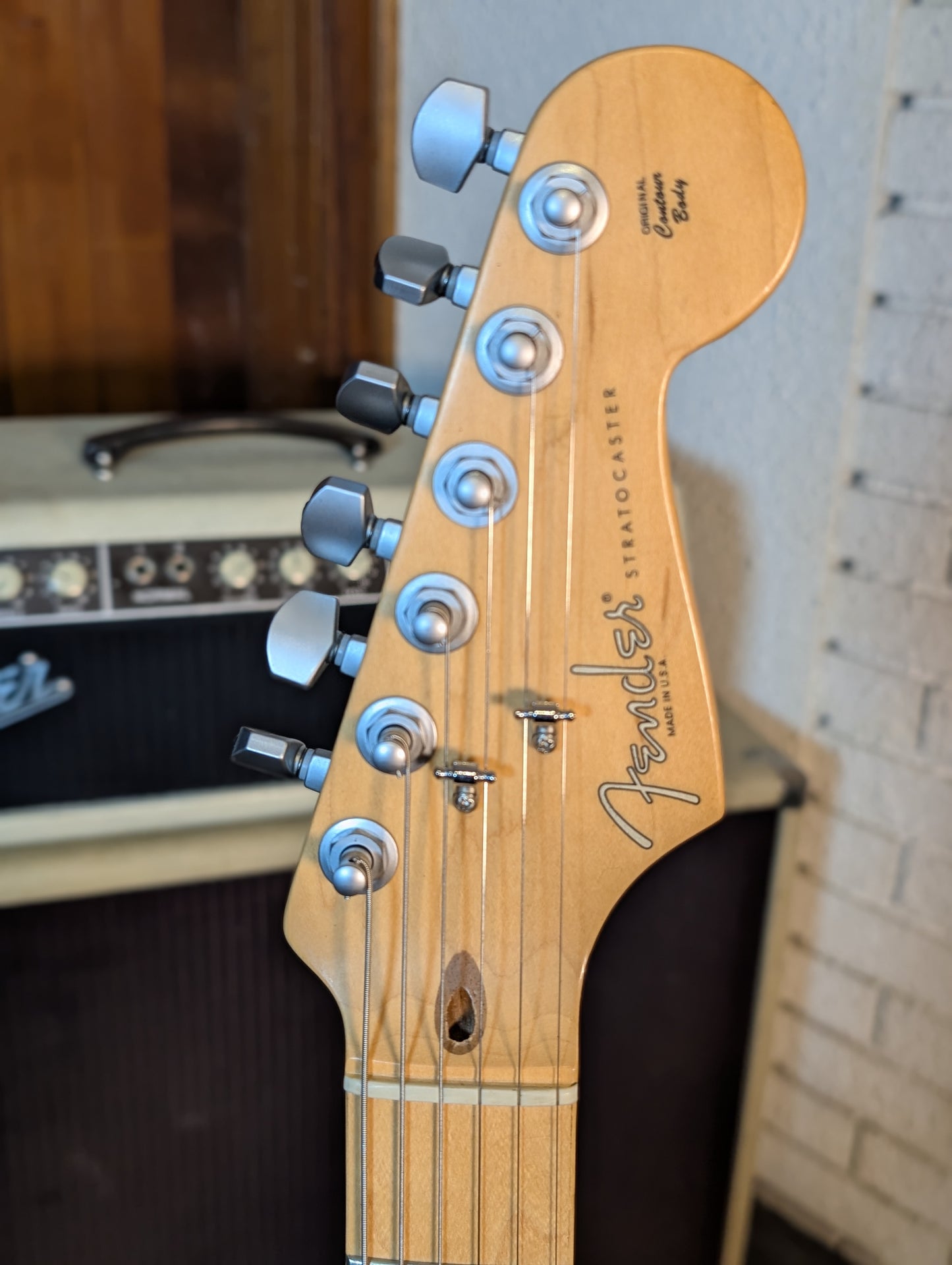 Fender Highway One Stratocaster w/Case - Crimson Red Transparent (2002)