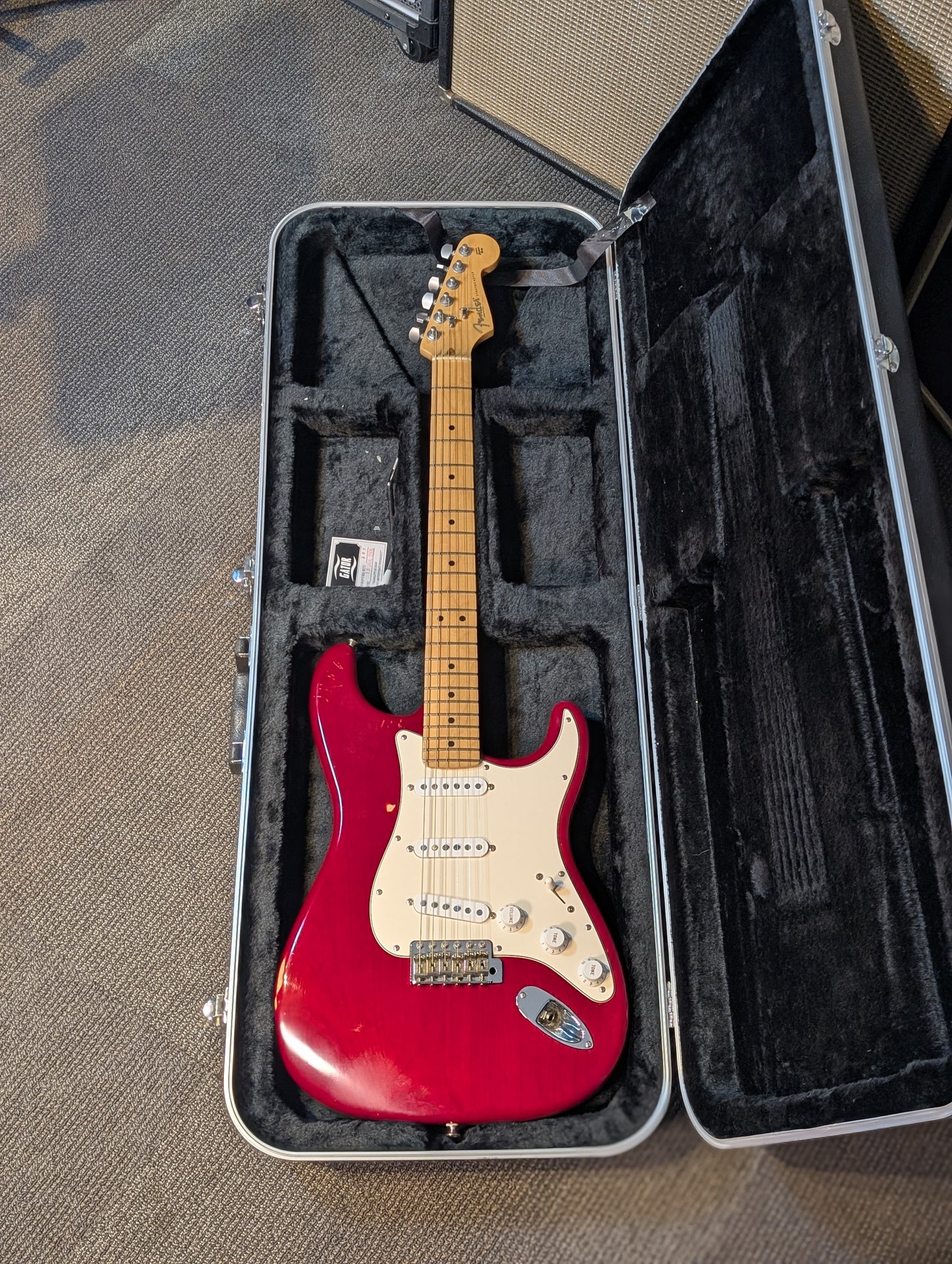 Fender Highway One Stratocaster w/Case - Crimson Red Transparent (2002)