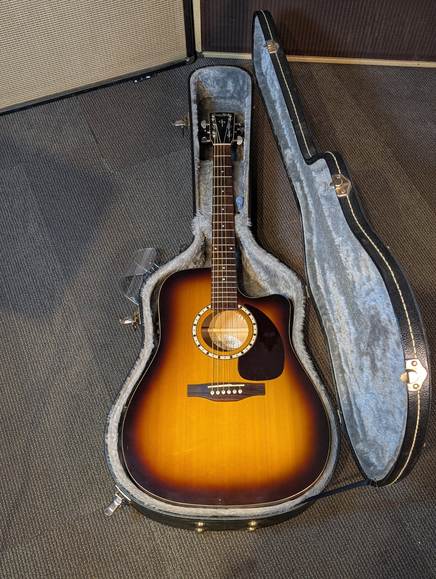 Simon & Patrick Songsmith CW Acoustic/Electric Guitar w/Case - Sunburst (Used)