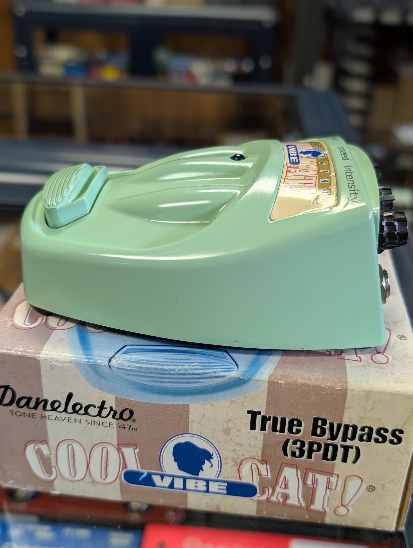 Danelectro Cool Cat Vibe Pedal w/Box (Used)