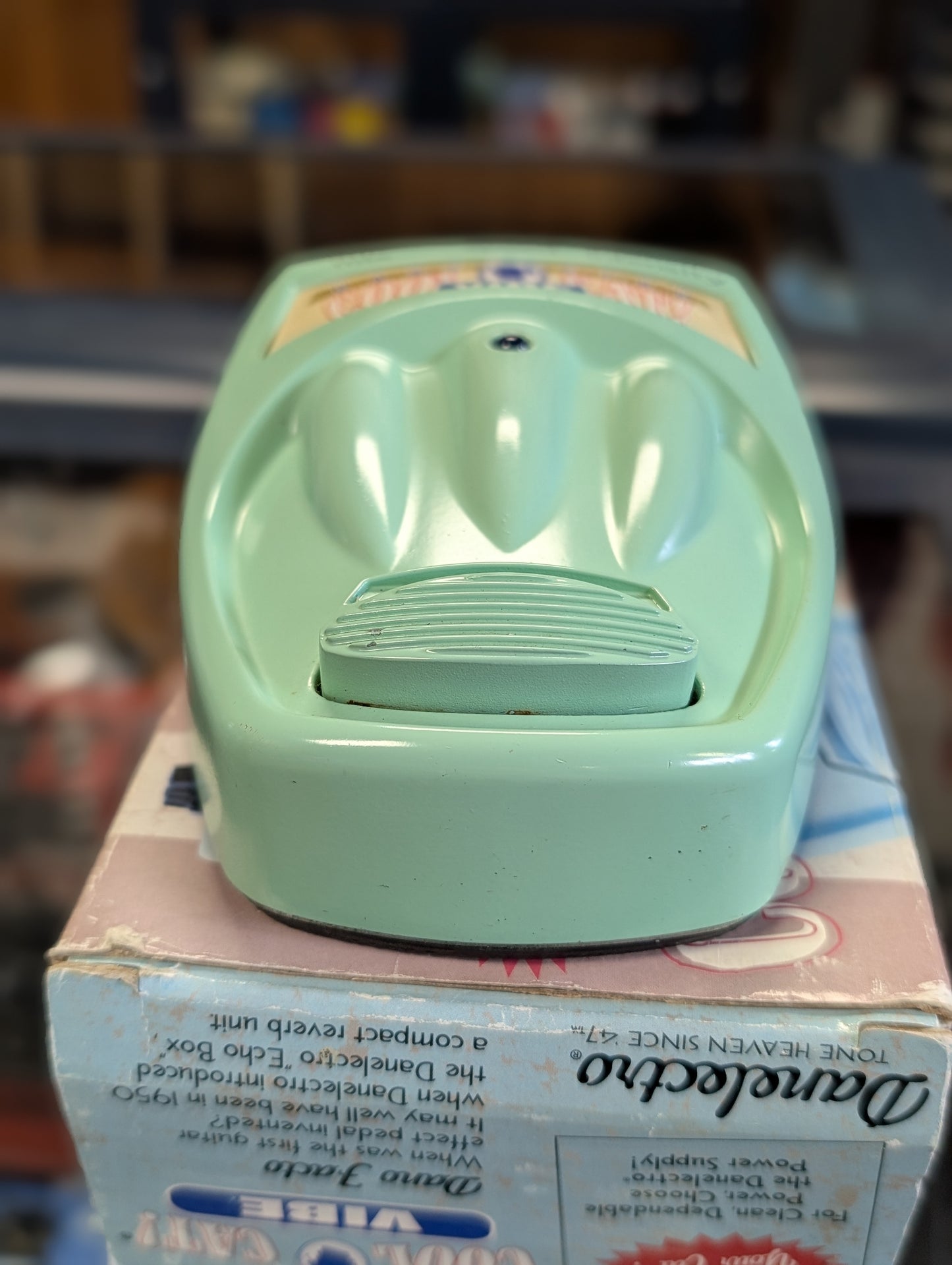 Danelectro Cool Cat Vibe Pedal w/Box (Used)