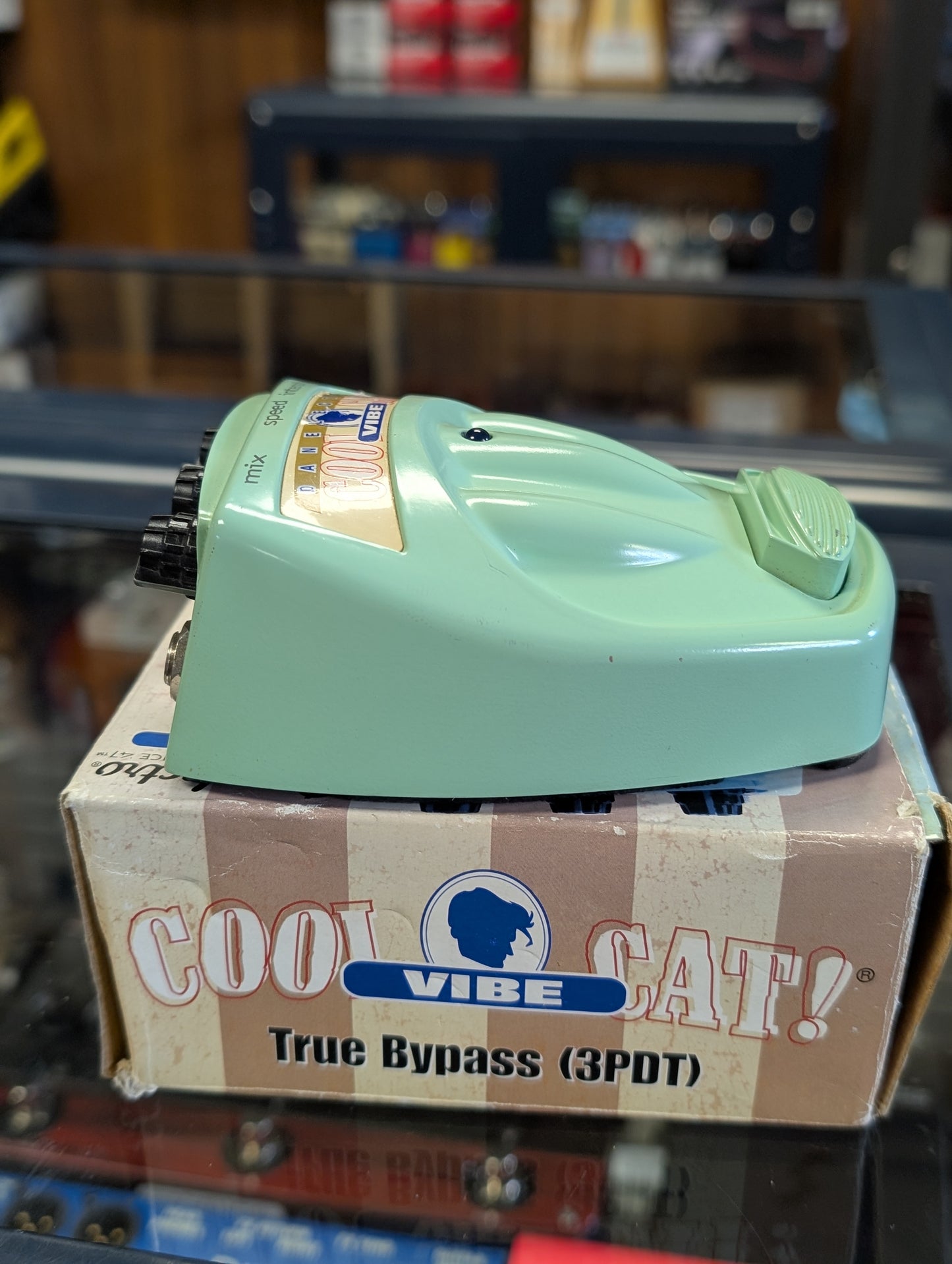 Danelectro Cool Cat Vibe Pedal w/Box (Used)
