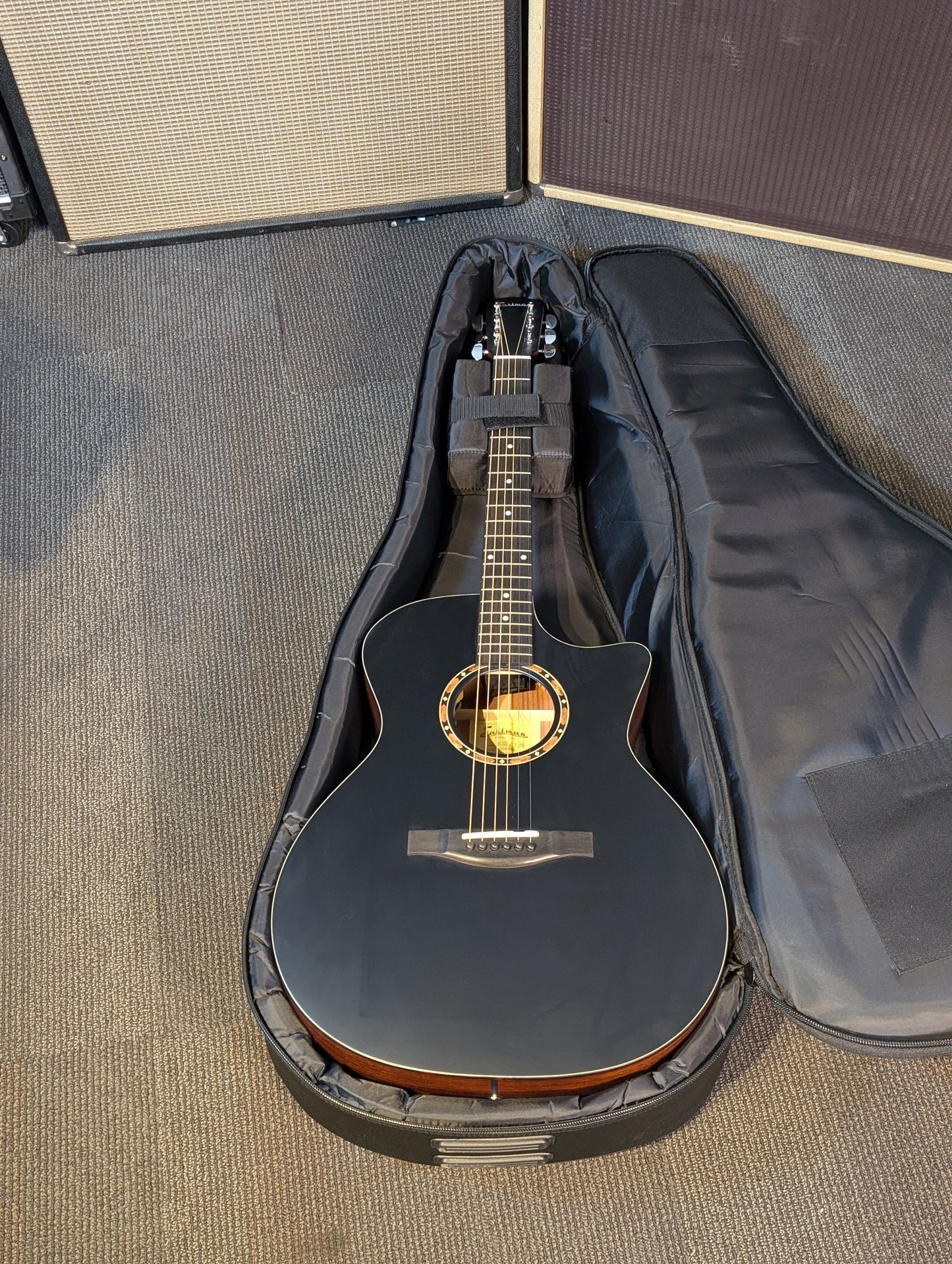 Eastman AC122-2CE Grand Auditorium Acoustic/Electrc Guitar w/Gig Bag - Black (B-Stock Serial #M2239584)
