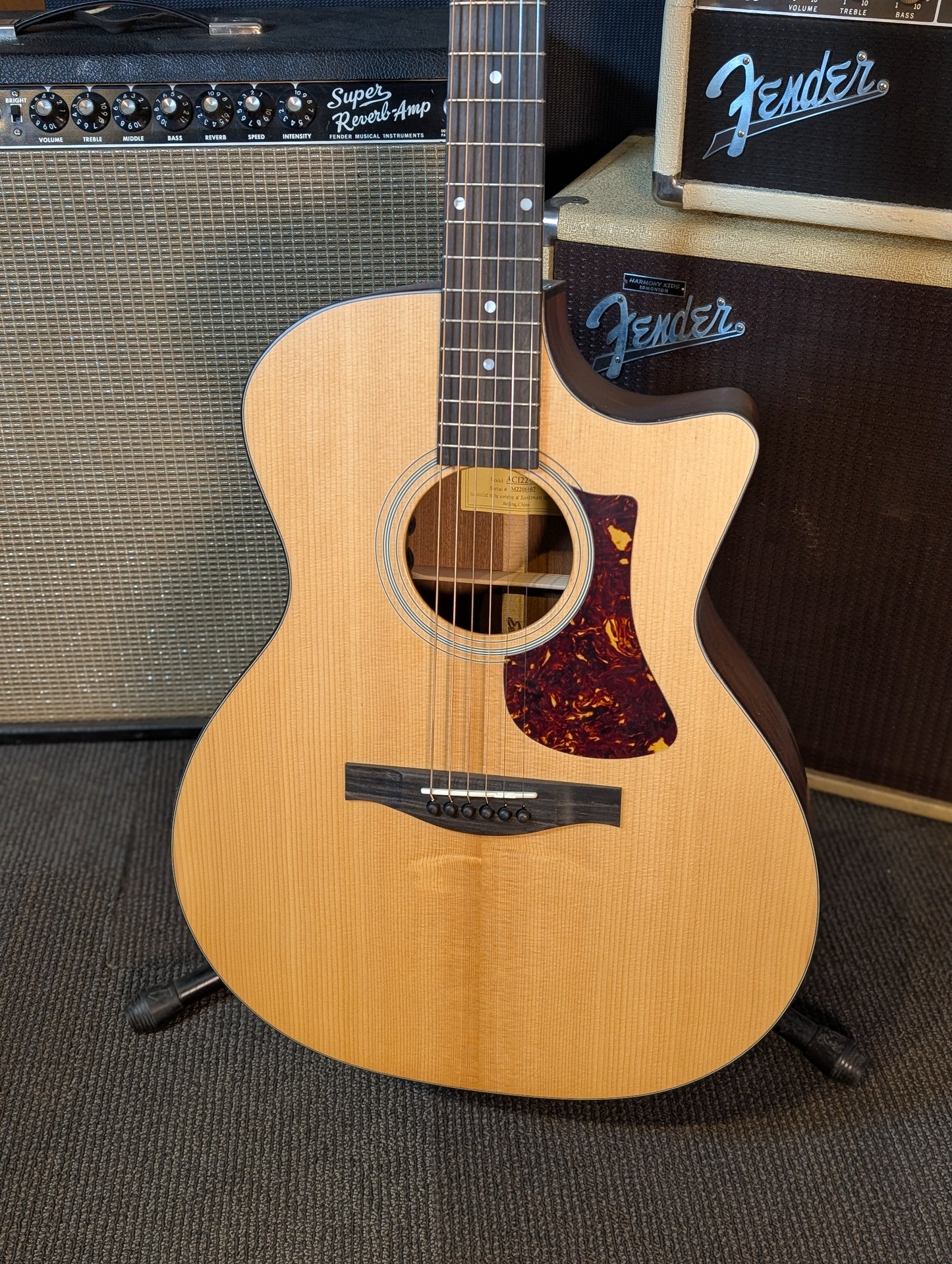 Eastman AC122-1CE Grand Auditorium Acoustic/Electric Guitar w/Gig Bag - Natural (B-Stock Serial #M2201467)