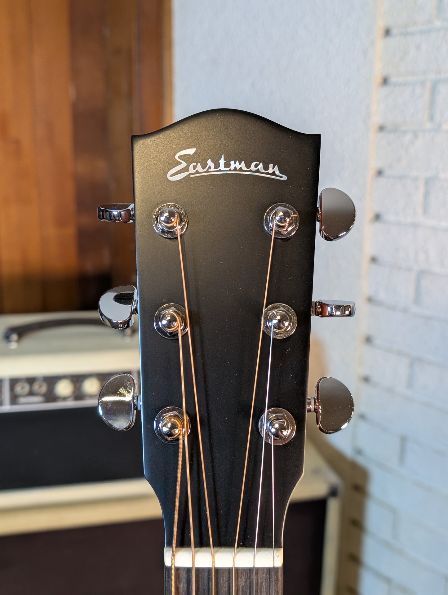 Eastman AC122-1CE Grand Auditorium Acoustic/Electric Guitar w/Gig Bag - Natural (B-Stock Serial #M2201467)