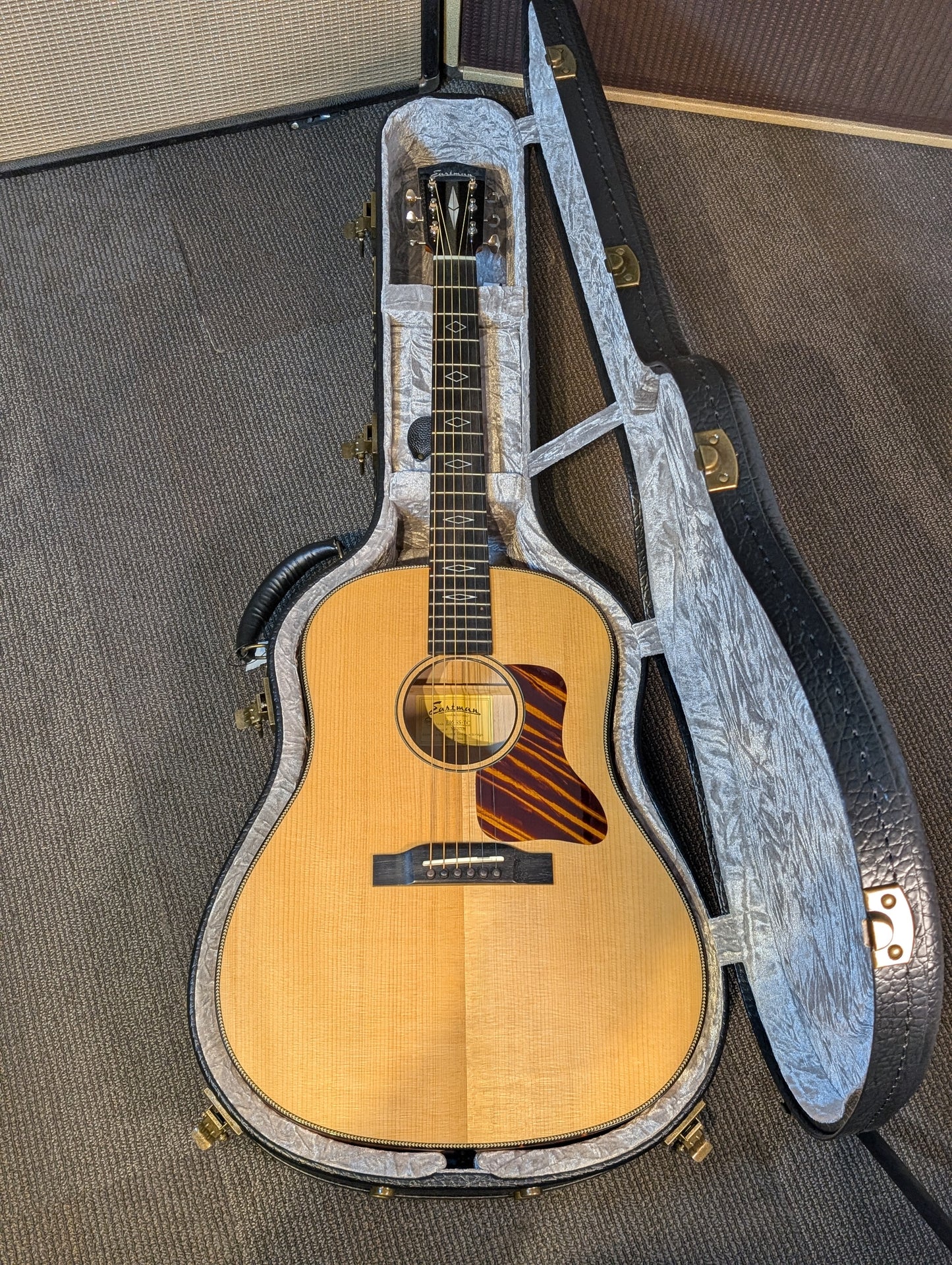 Eastman E16SS-TC Slope Shoulder Thermo-Cured Dreadnought Acoustic Guitar w/Case - Natural (B-Stock Serial #M2220754)