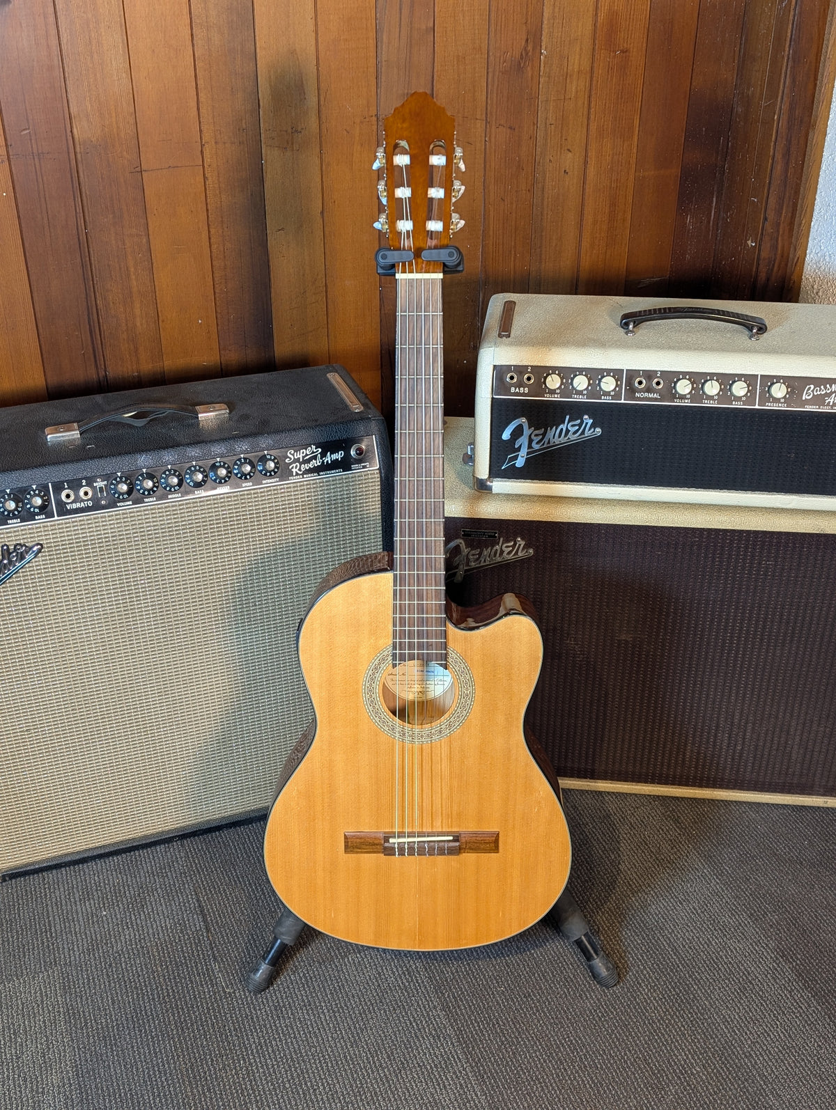 Lucero LC-200CE Acoustic/Electric Nylon String Guitar w/Case (Used)