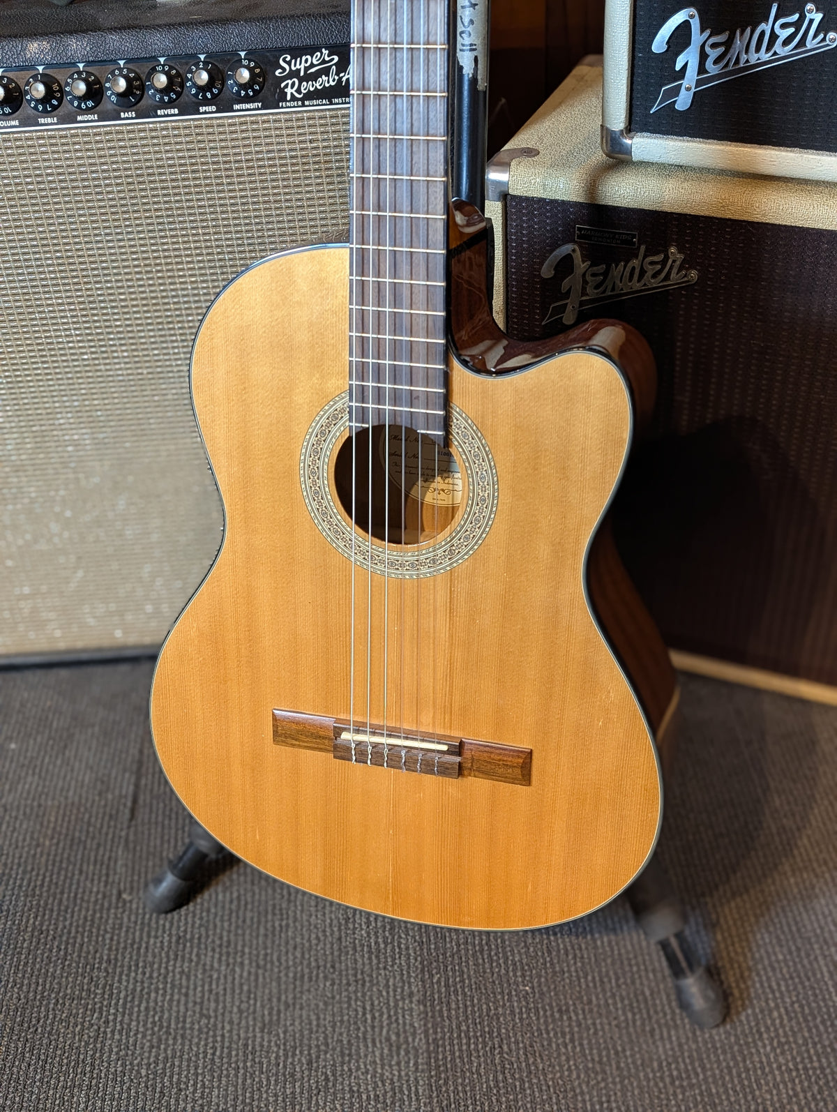 Lucero LC-200CE Acoustic/Electric Nylon String Guitar w/Case (Used)