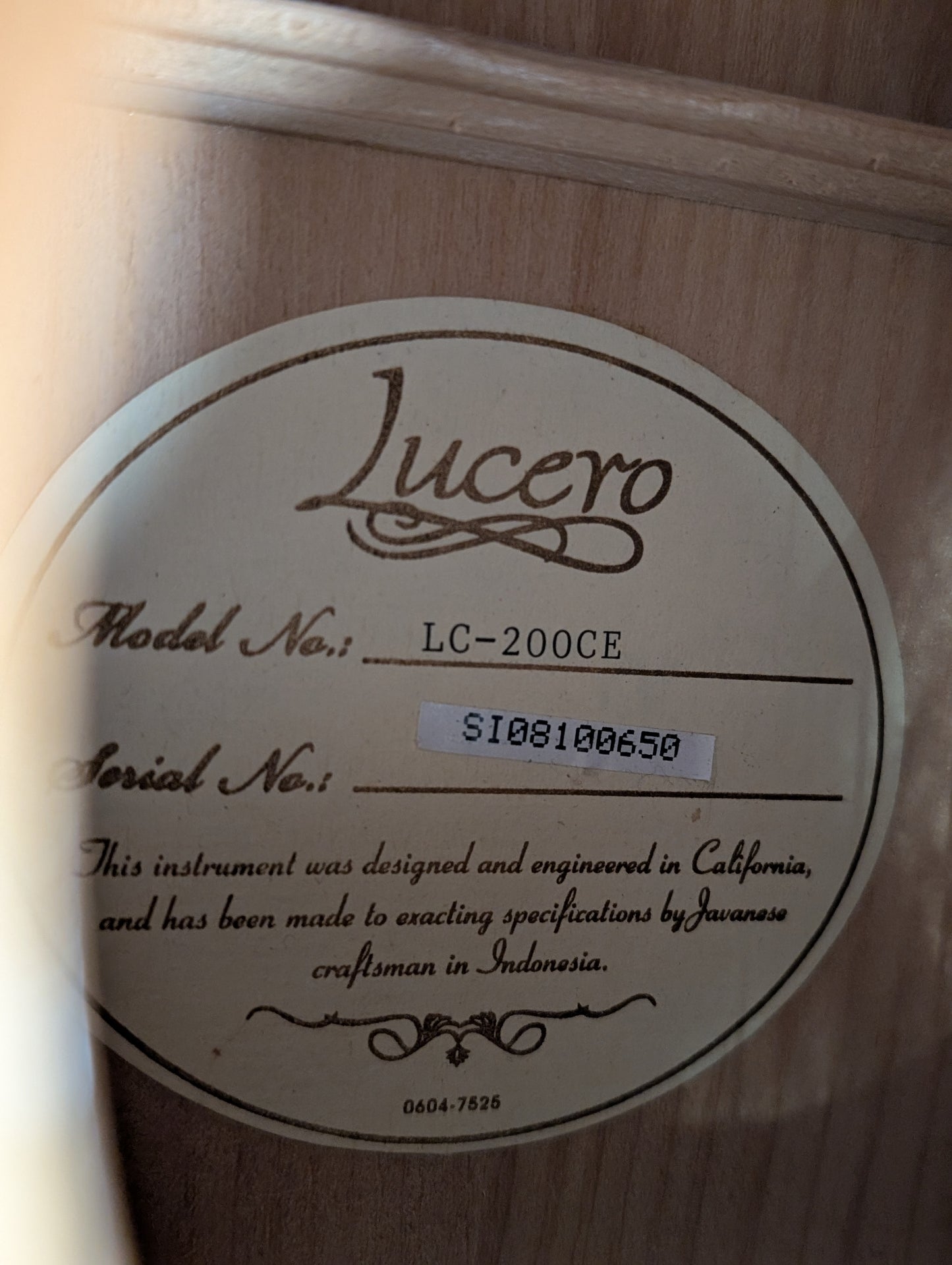 Lucero LC-200CE Acoustic/Electric Nylon String Guitar w/Case (Used)