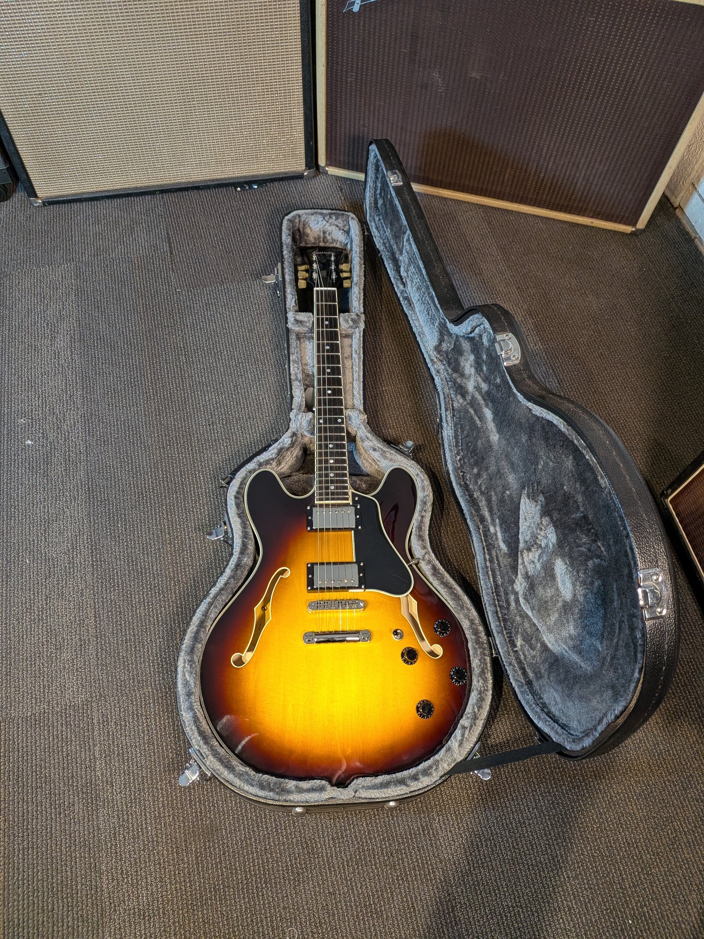 Eastman T386 Thinline Semi-Hollow Body Electric Guitar w/Case - Sunburst (B-Stock Serial #P2402123)