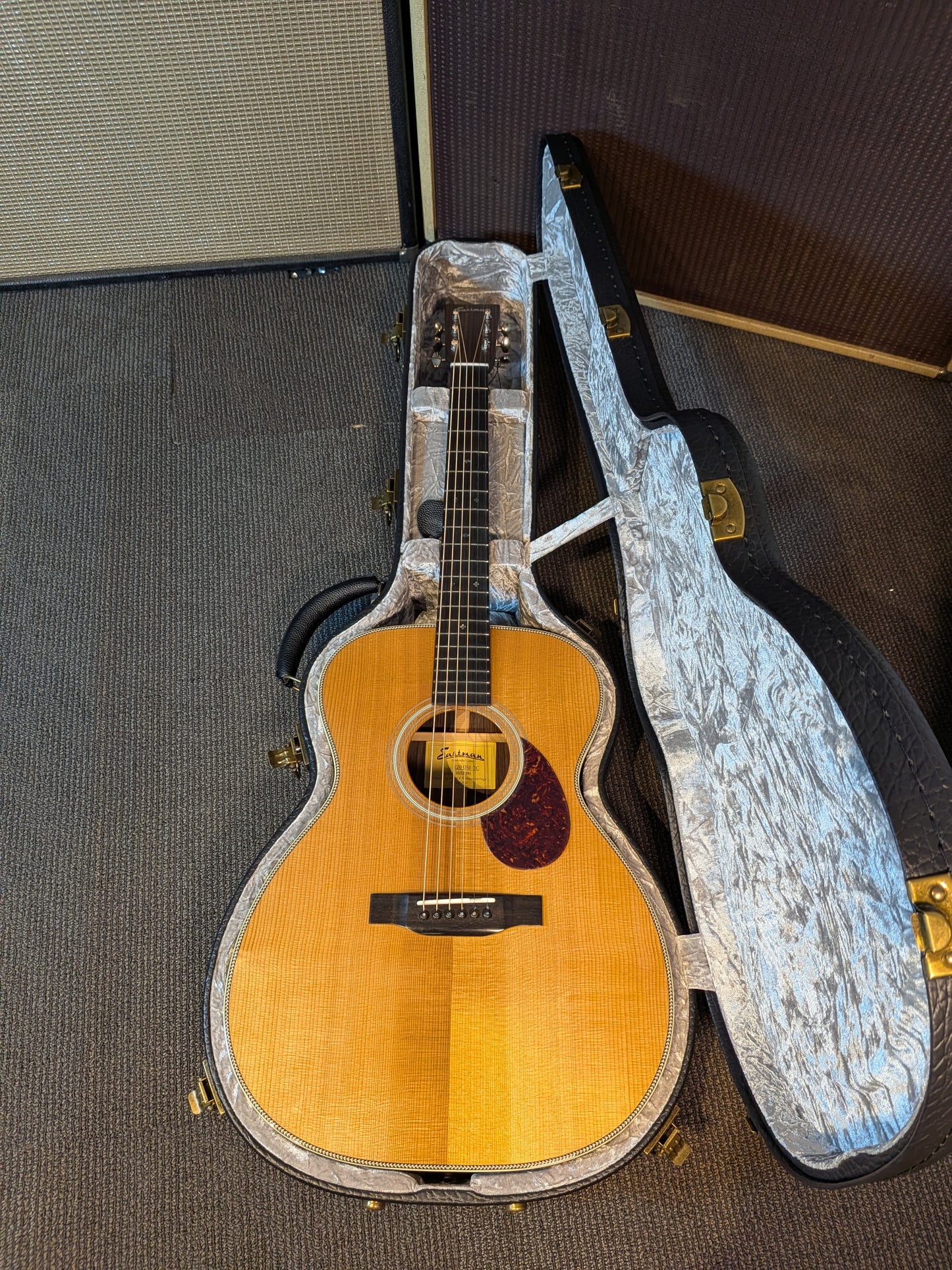 Eastman E20OM Thermo-Cure Acoustic Guitar w/Case - Natural (Serial #M2522893)