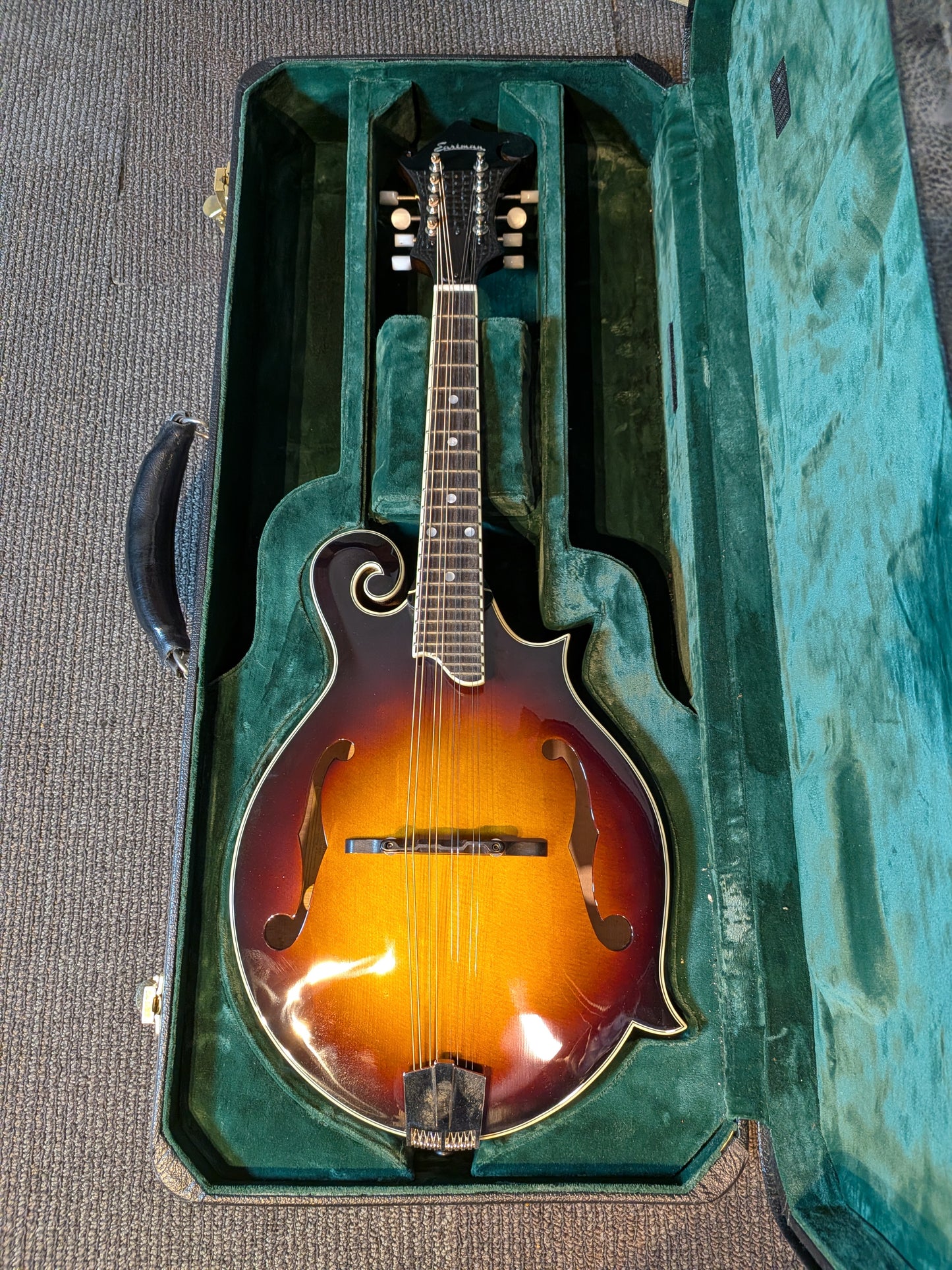 Eastman MD515 F-Style Mandolin w/Case - Classic Sunburst Finish (B-Stock Serial #N2504067)