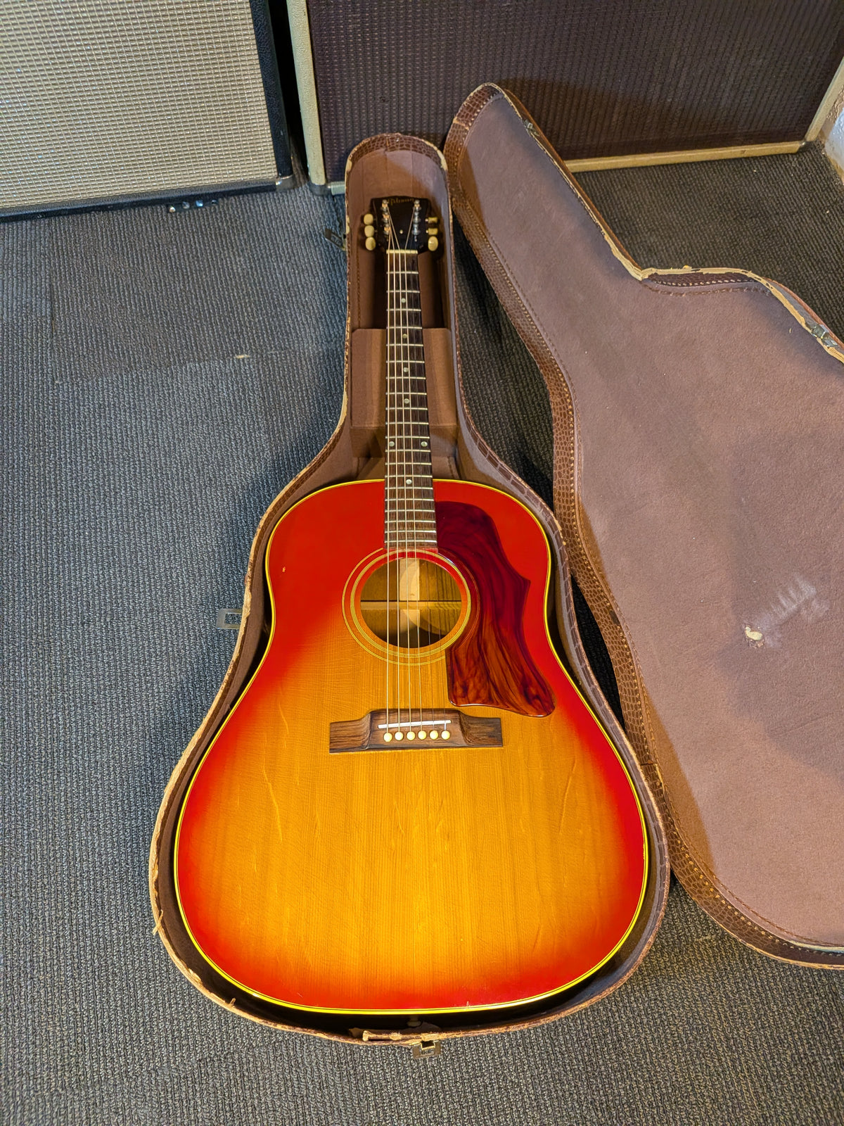 Gibson J-45 Slope Shoulder Dreadnought Acoustic Guitar w/Case - Cherry Sunburst (1967)