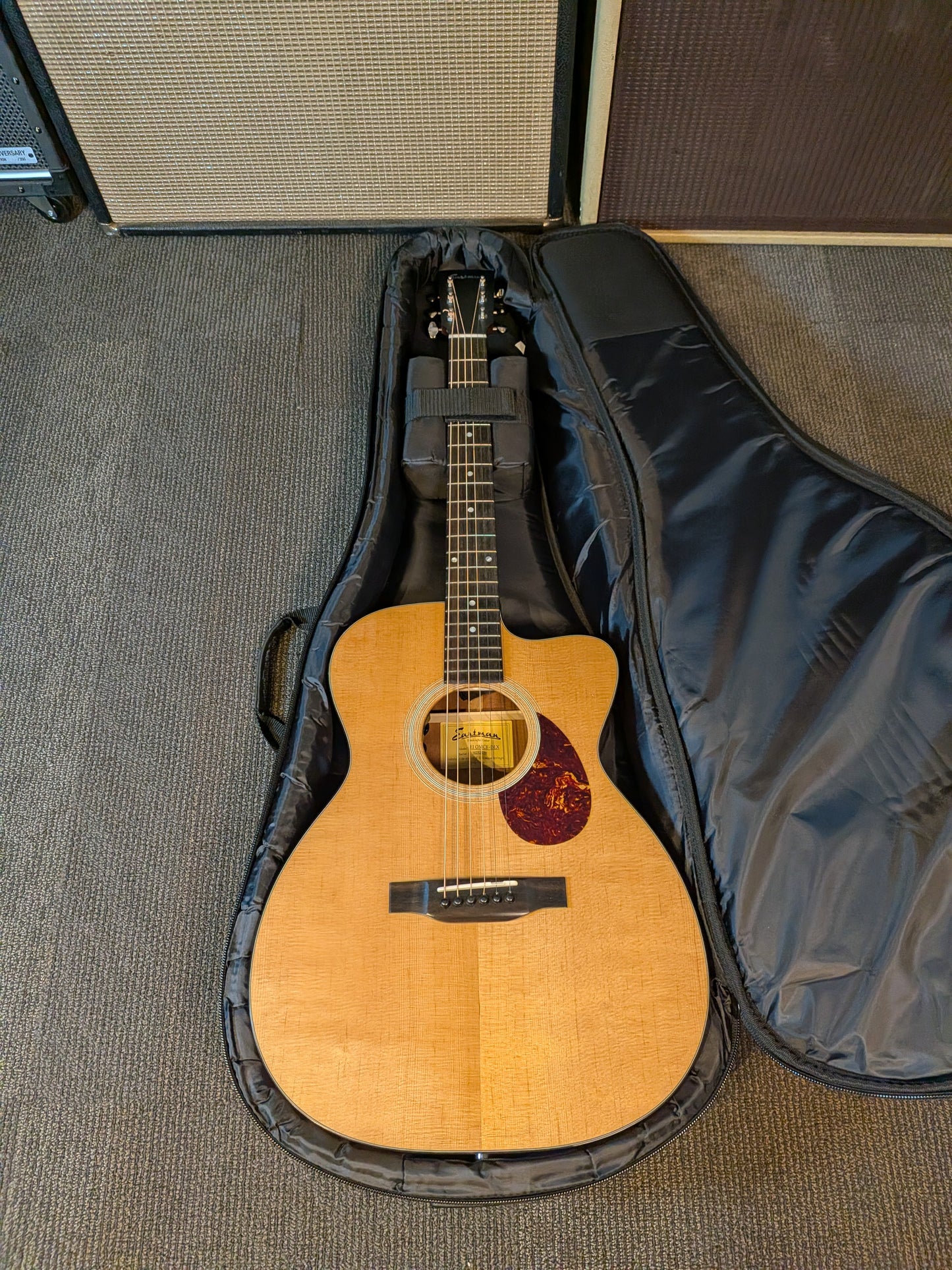 Eastman E1OMCE Deluxe OM Acoustic/Electric Guitar w/Gig Bag - Natural (Serial #M2522781)