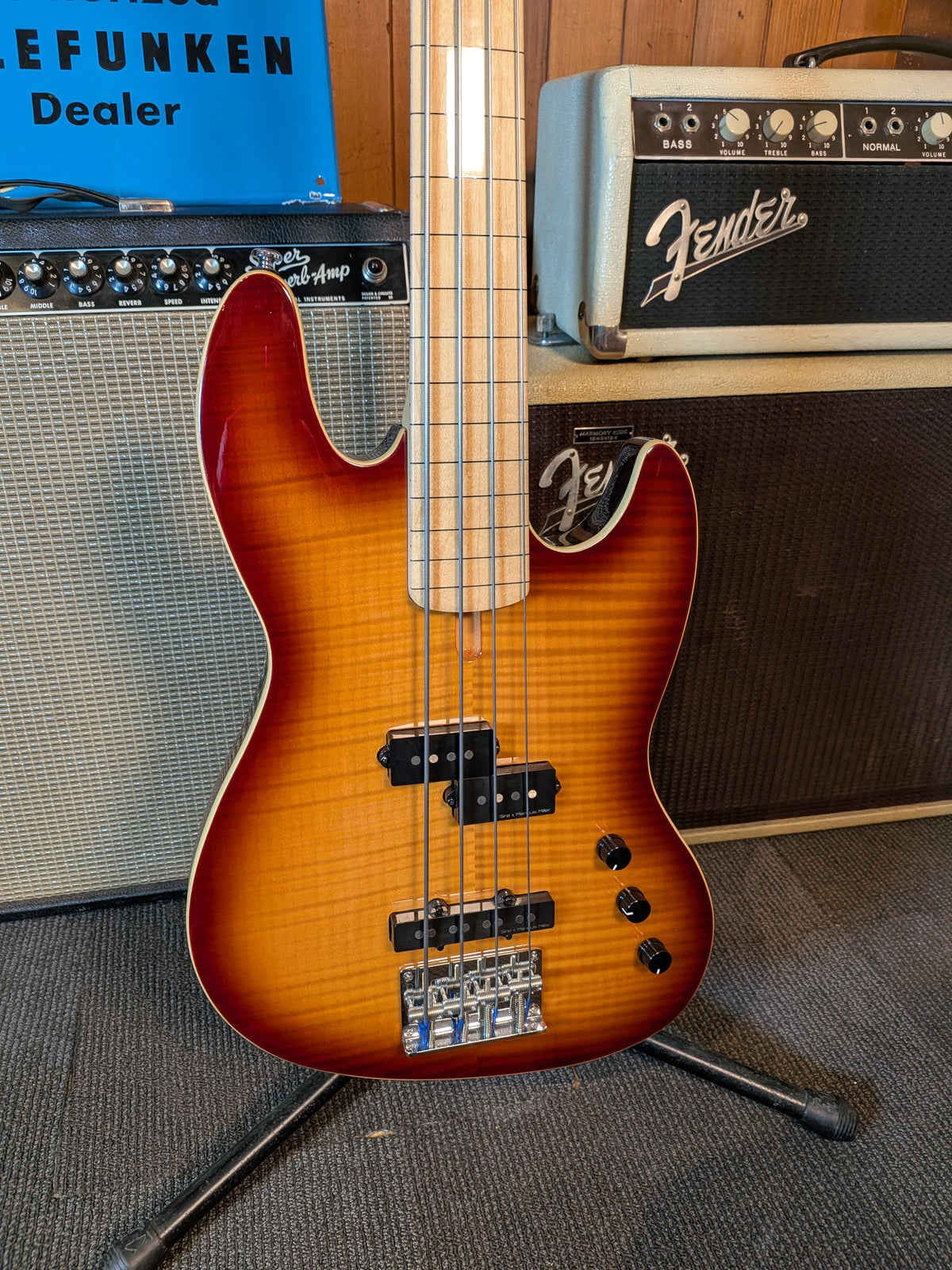 Sire Marcus Miller U5 Short Scale 4-String Passive Fretless Bass Guitar - Tobacco Sunburst