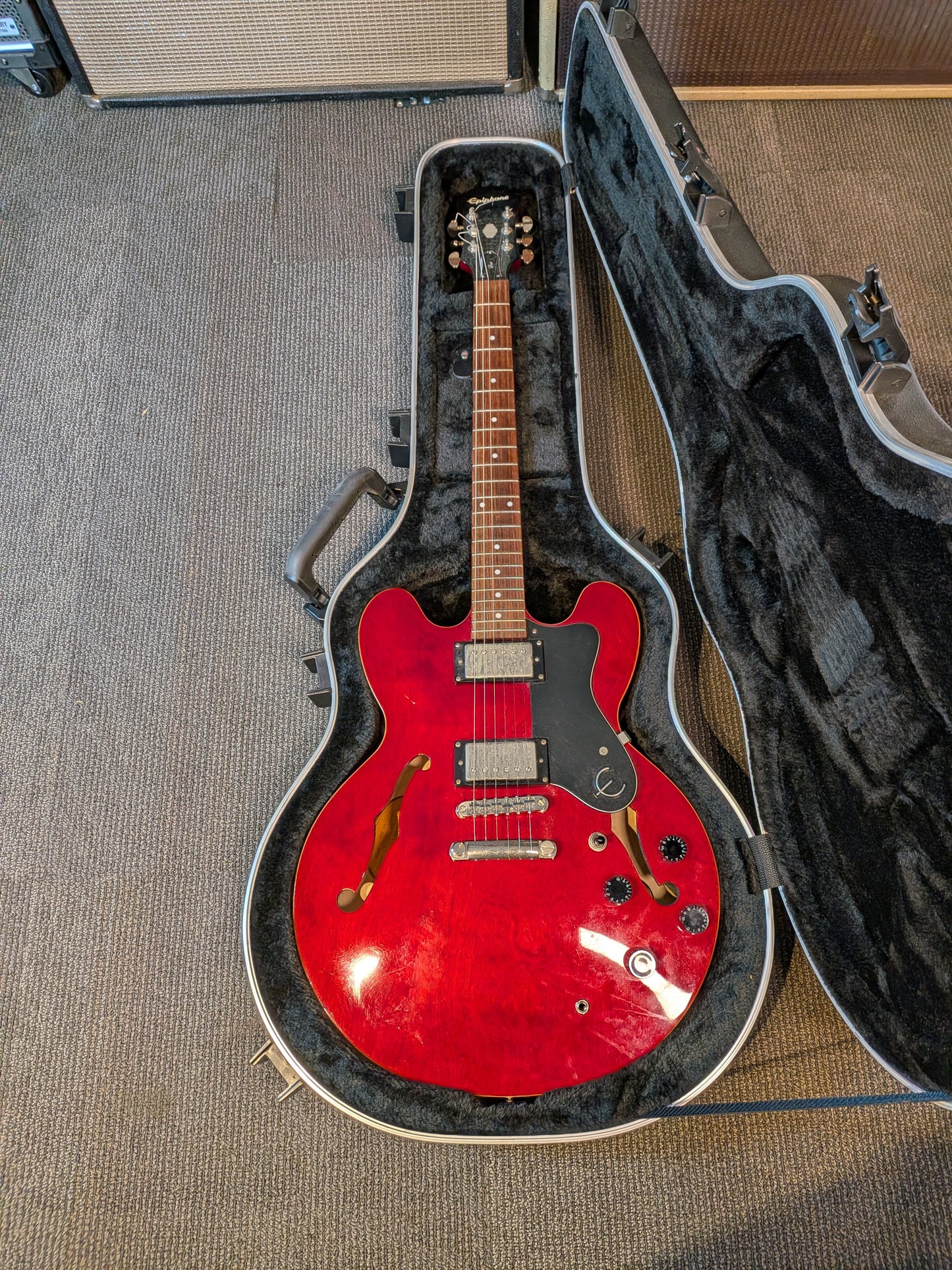 SKB ES-335 Semi-Hollow Body Elecitric Guitar Case (Used)