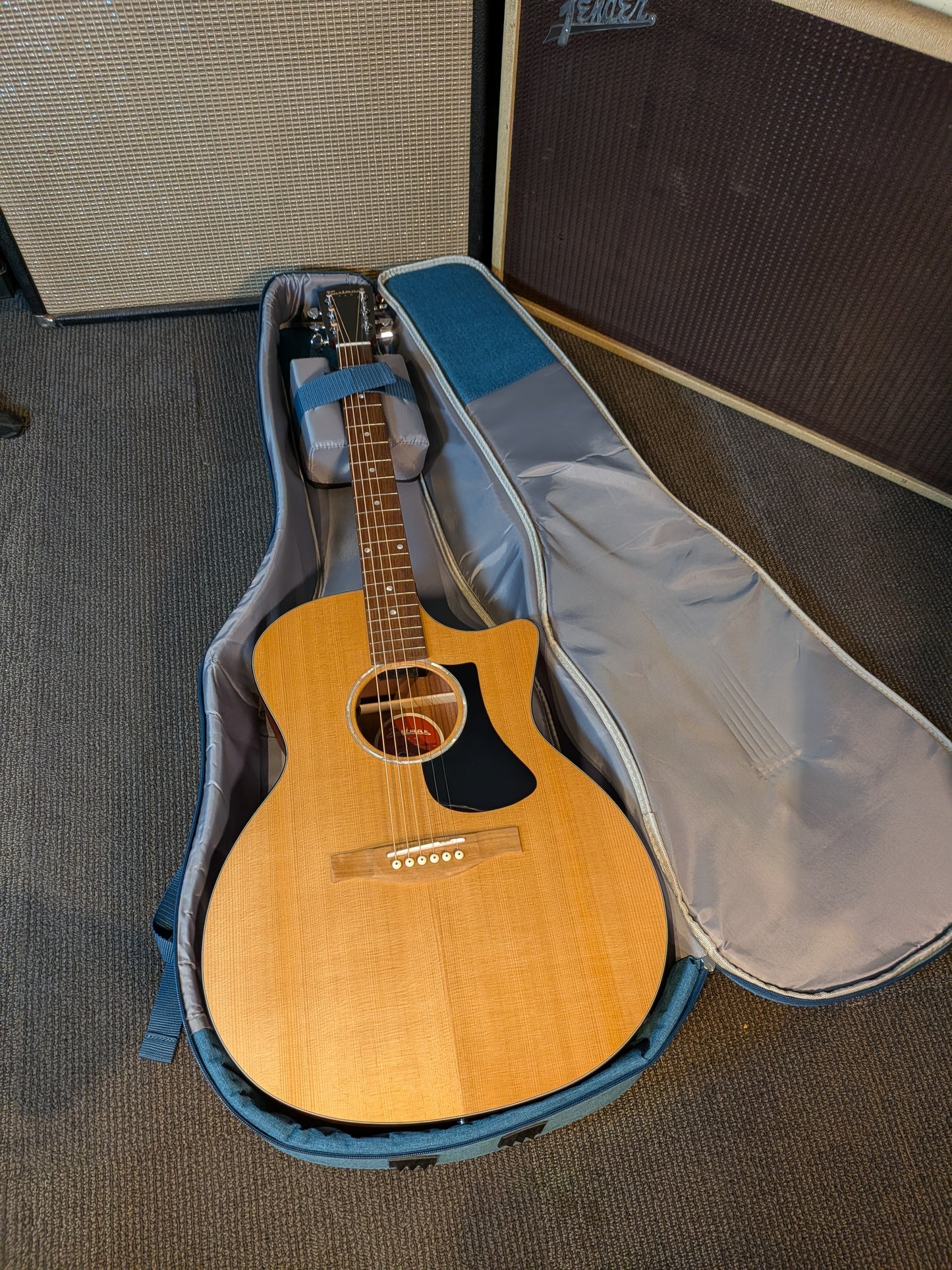 Eastman PCH1 Grand Auditorium Acoustic/Electric Guitar w/Gig Bag - Natural (Serial #M2602864)