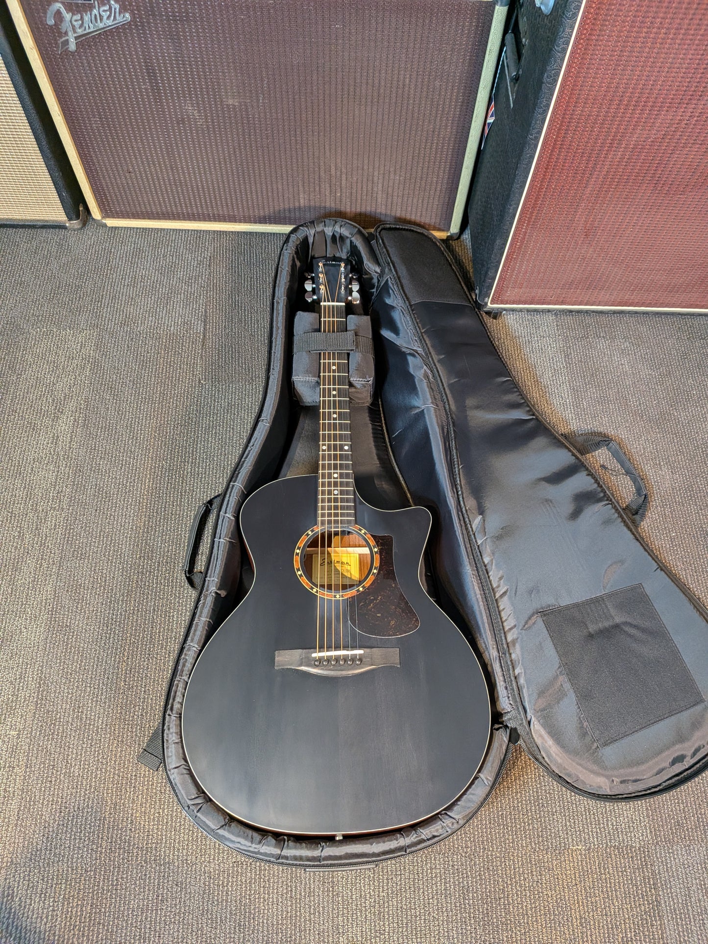 Eastman AC122-2CE Grand Auditorium Acoustic/Electrc Guitar w/Gig Bag - Satin Black (B-Stock Serial #M2230043)