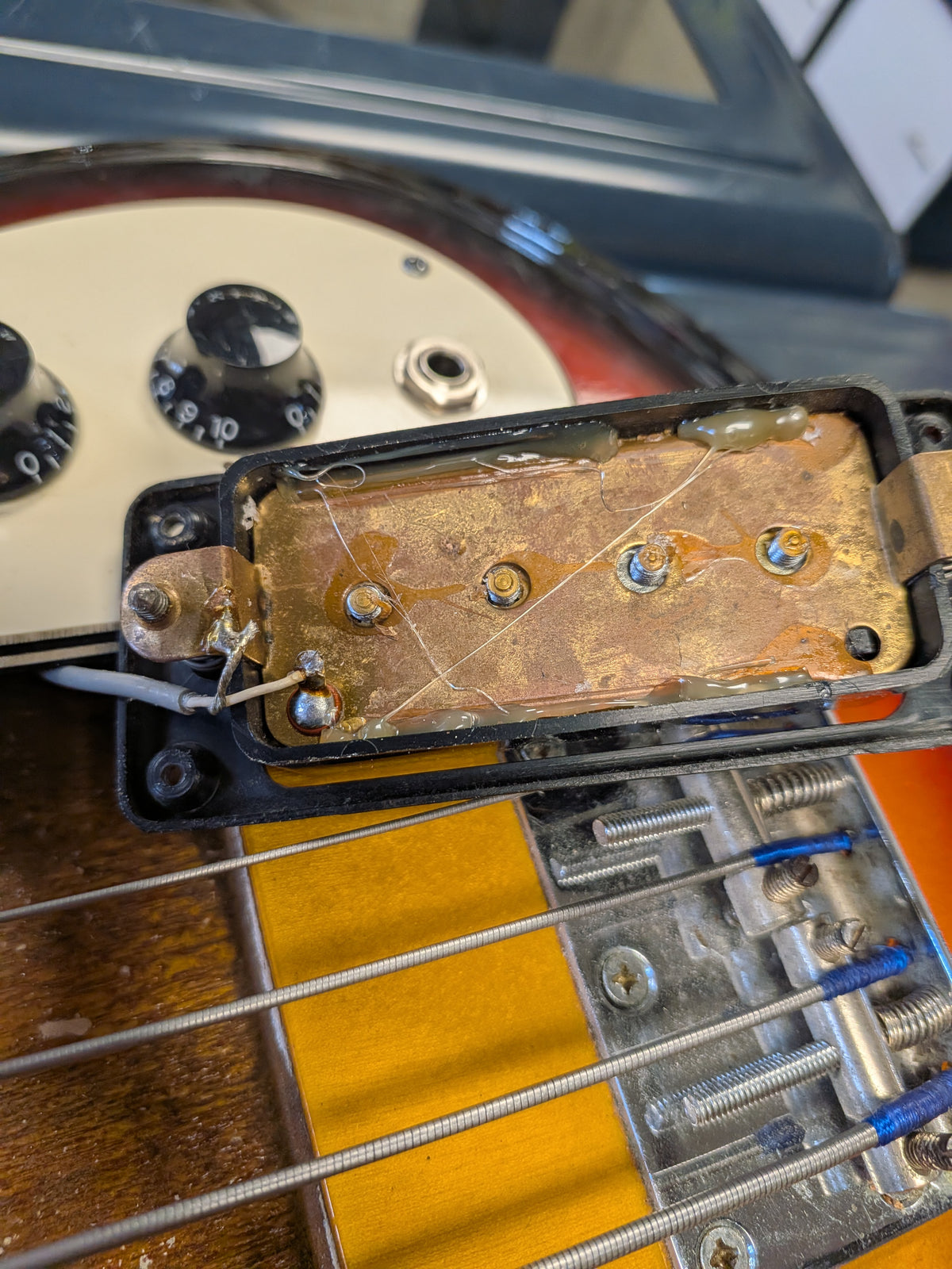 Univox Hi-Flier Short Scale 4-String Bass Guitar - Sunburst (Late 1970's)