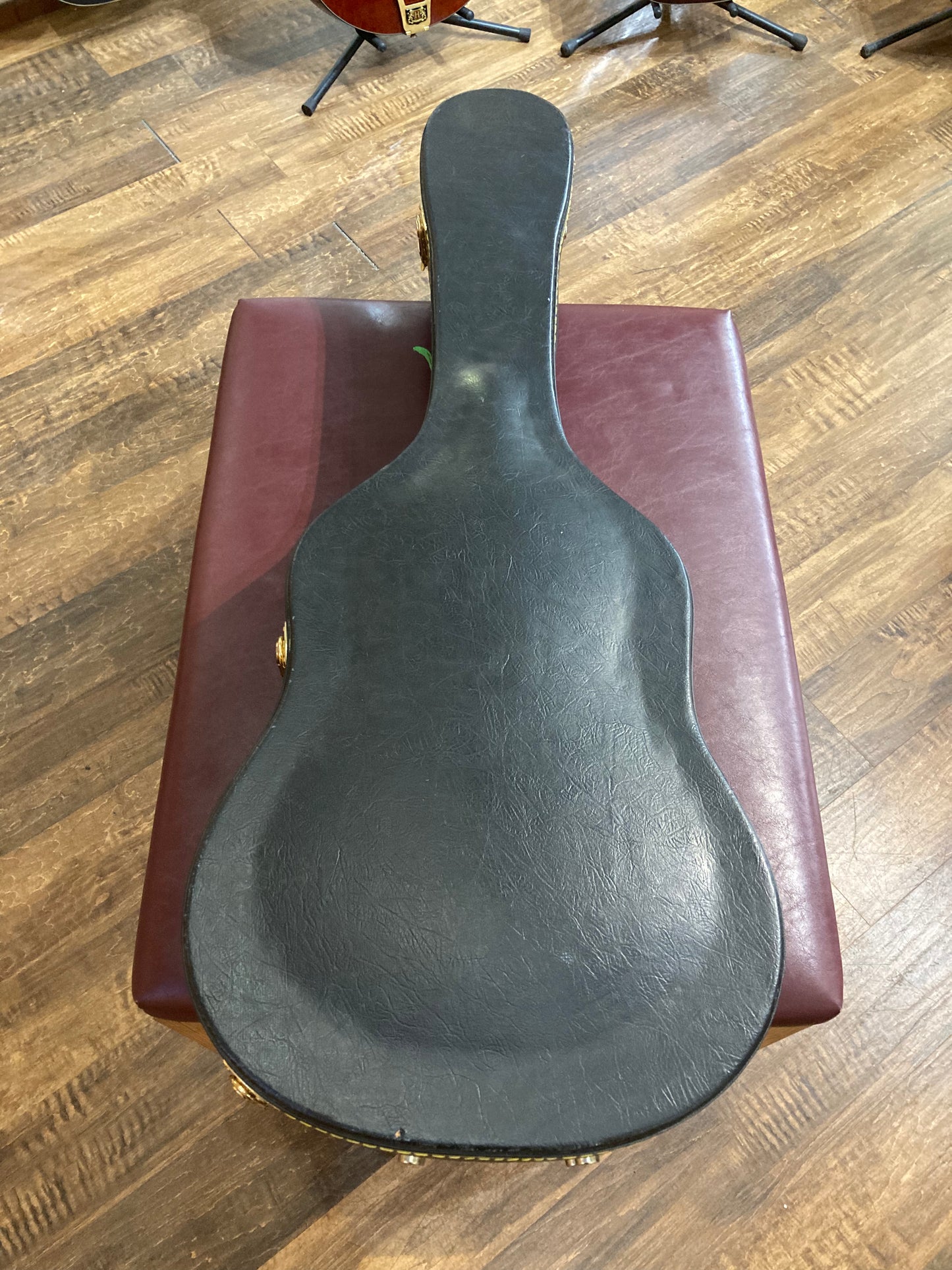 Regal RD-30 Round Neck Resonator w/Case (Used)