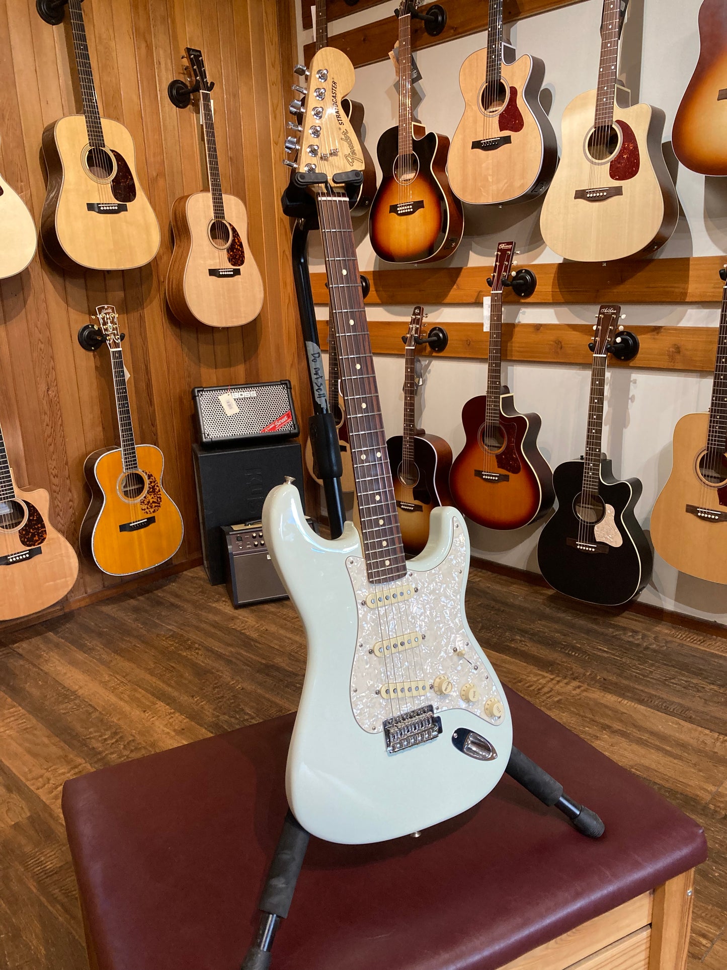 Fender Deluxe Roadhouse Stratocaster w/Gig Bag (2016)