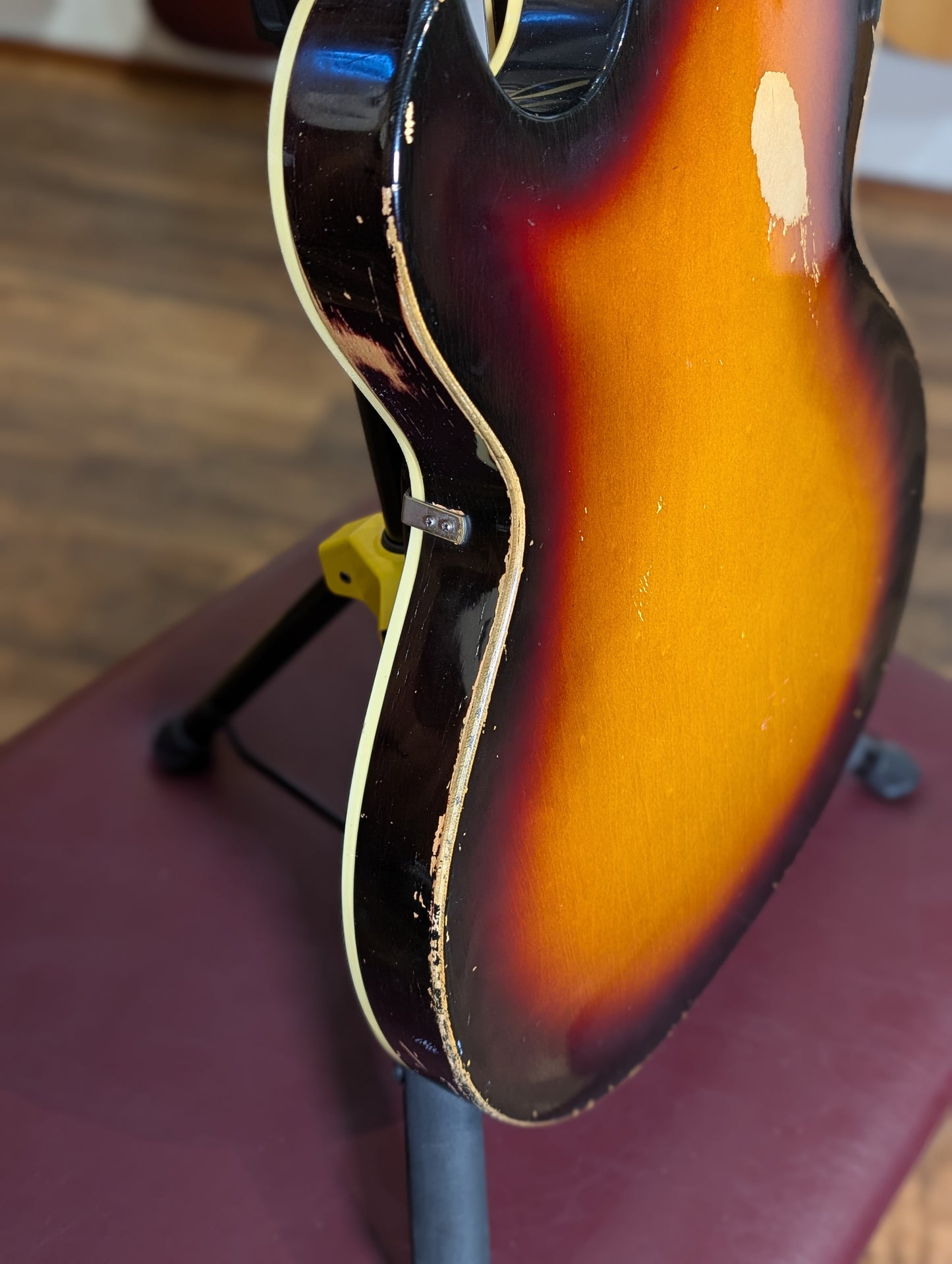 Guild T-100D Slim Jim Hollow Body Electric Guitar w/Case - Sunburst (1964)