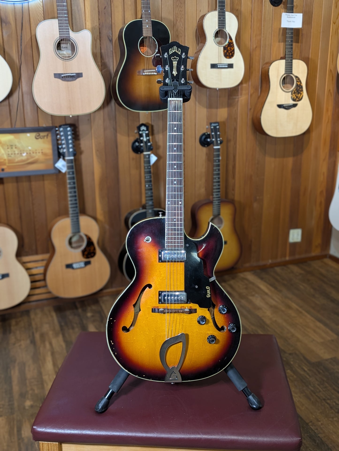 Guild T-100D Slim Jim Hollow Body Electric Guitar w/Case - Sunburst (1964)
