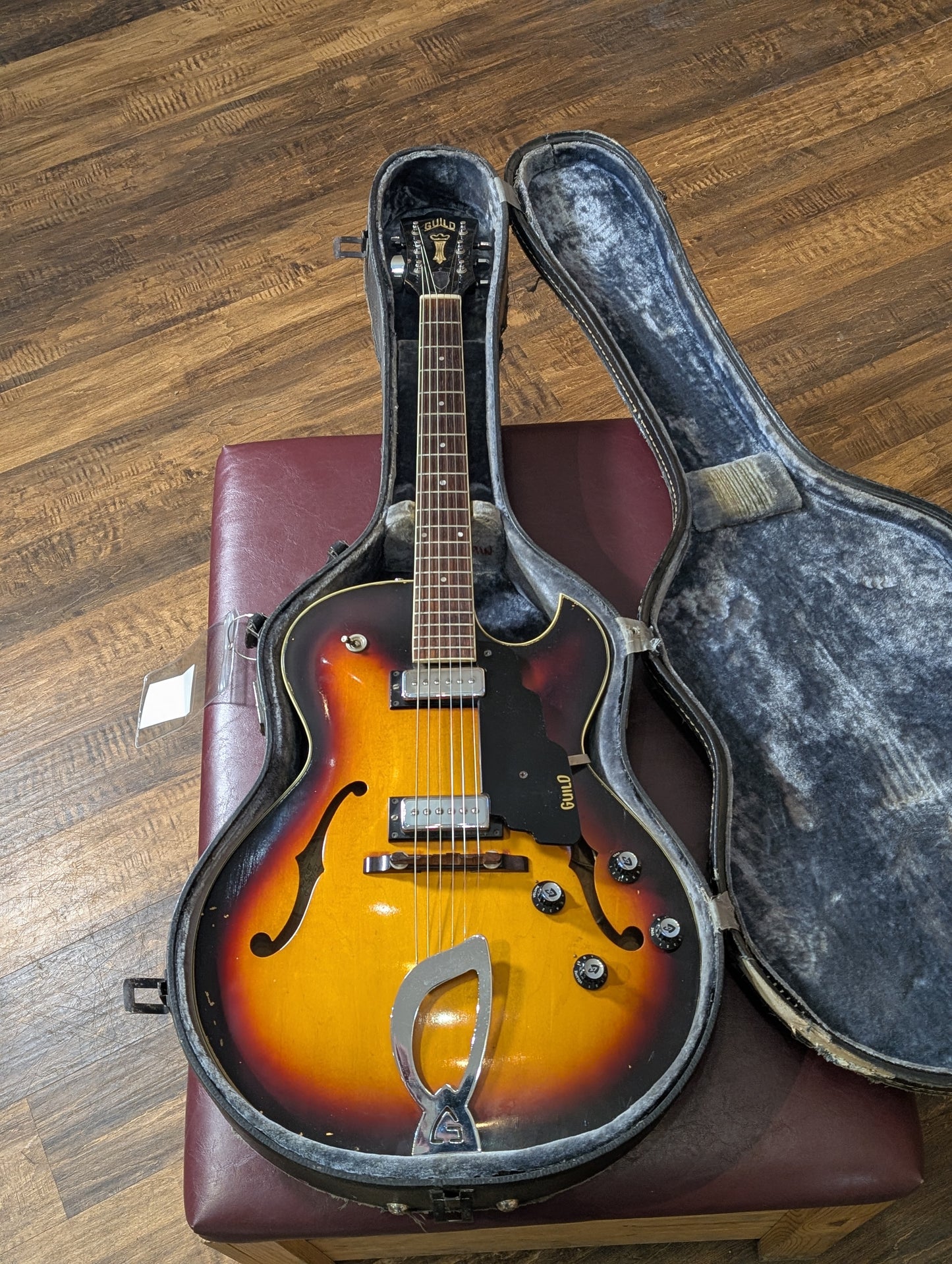 Guild T-100D Slim Jim Hollow Body Electric Guitar w/Case - Sunburst (1964)