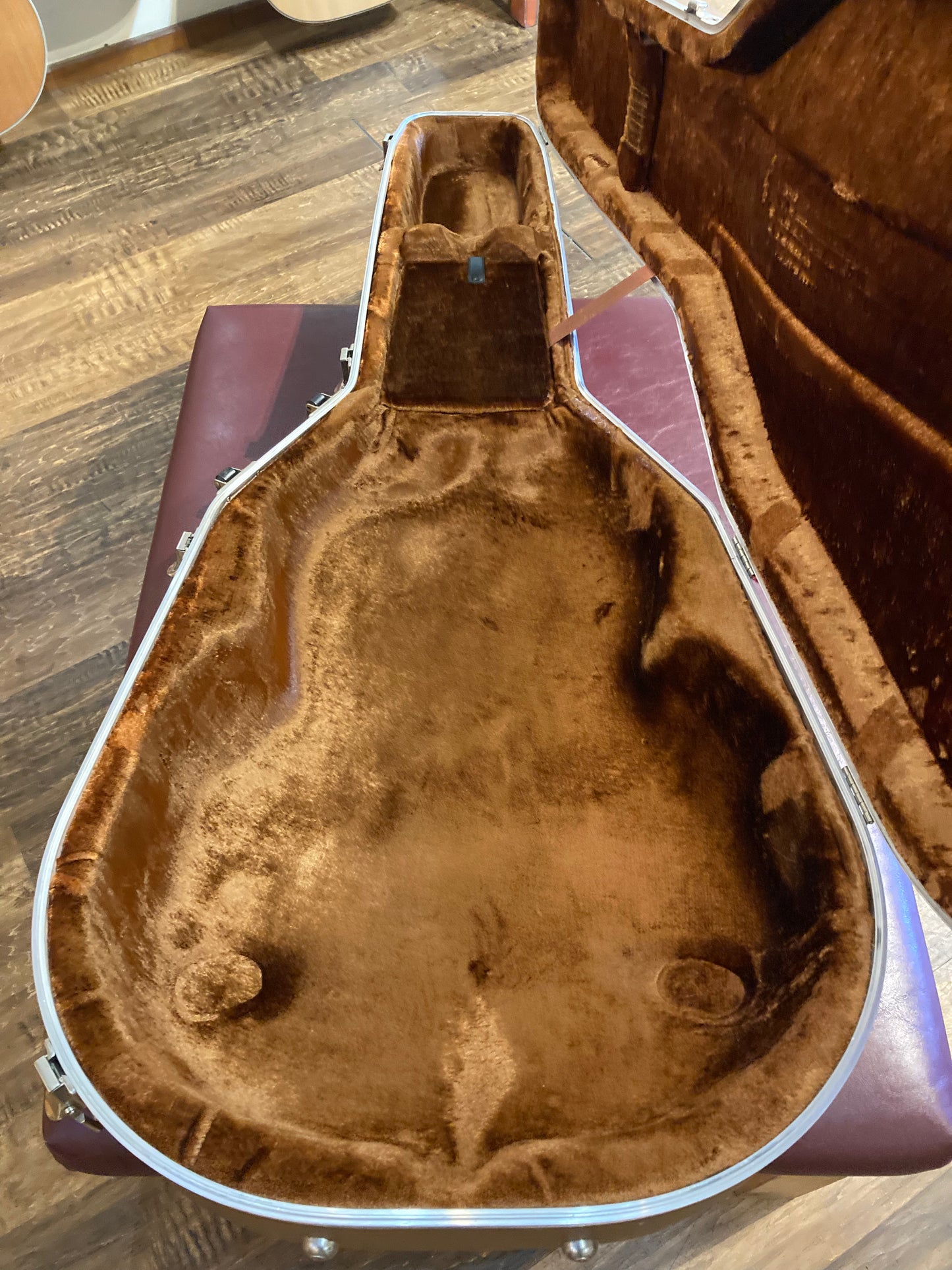 Ovation Mid Depth Case (Used)