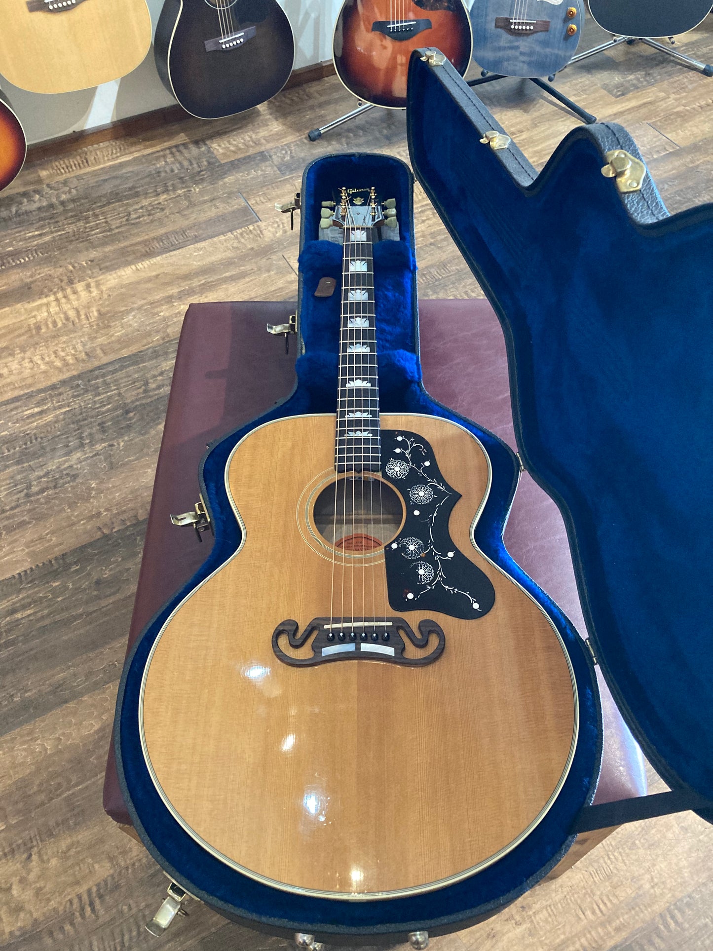 Gibson J-150 w/Case (2001)