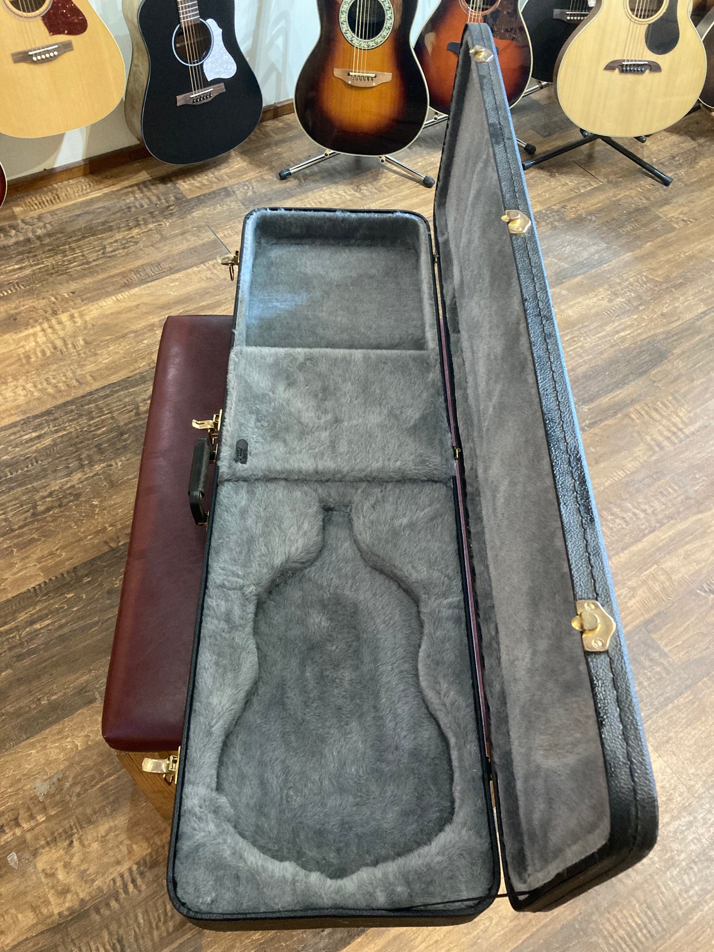 Yorkville Hardshell Viola-Style Electric Bass Case YBC-4HVB (Demo)