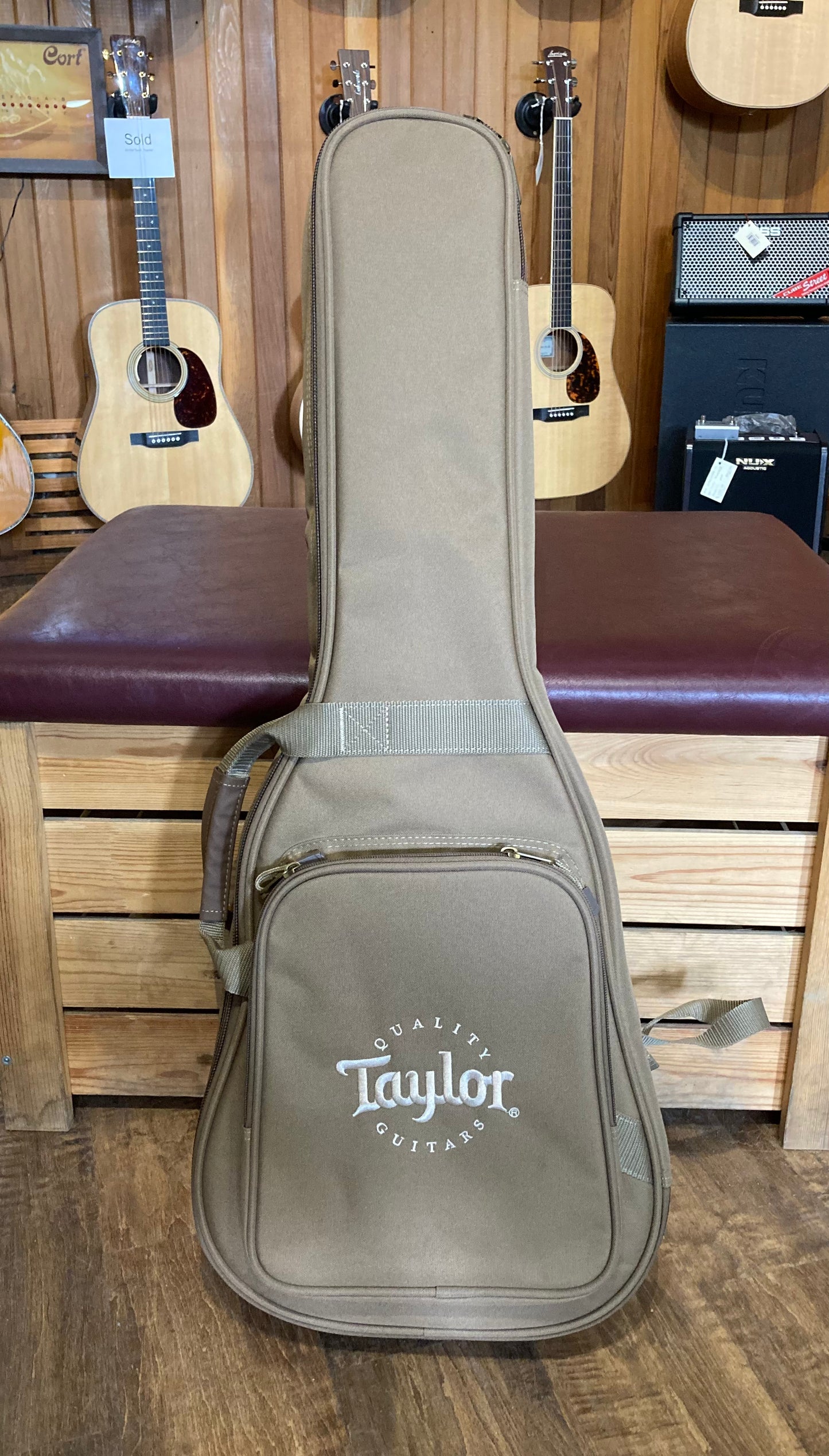 Taylor BT2e Baby Mahogany (Used)