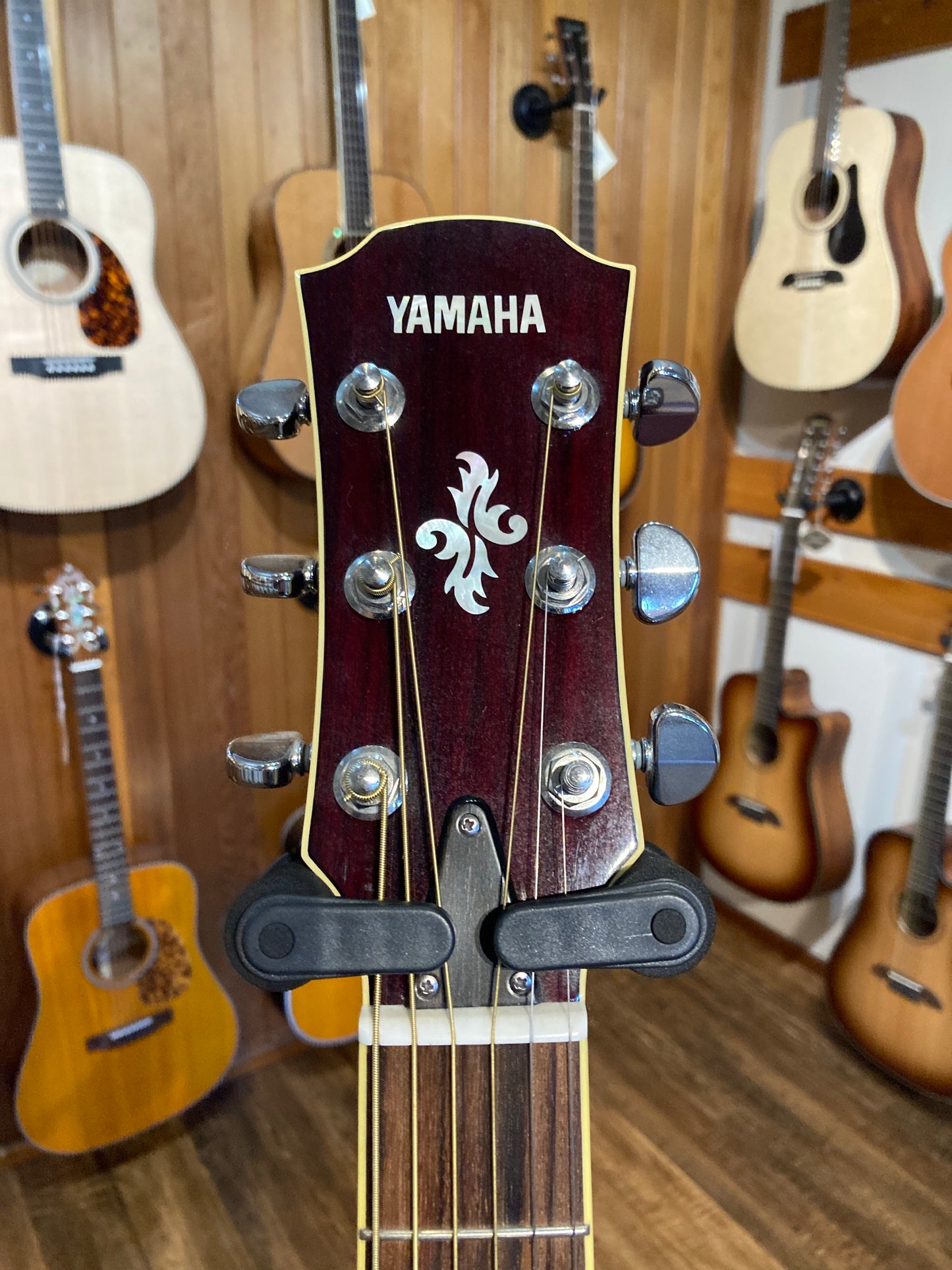 Yamaha APX 700 (Used)