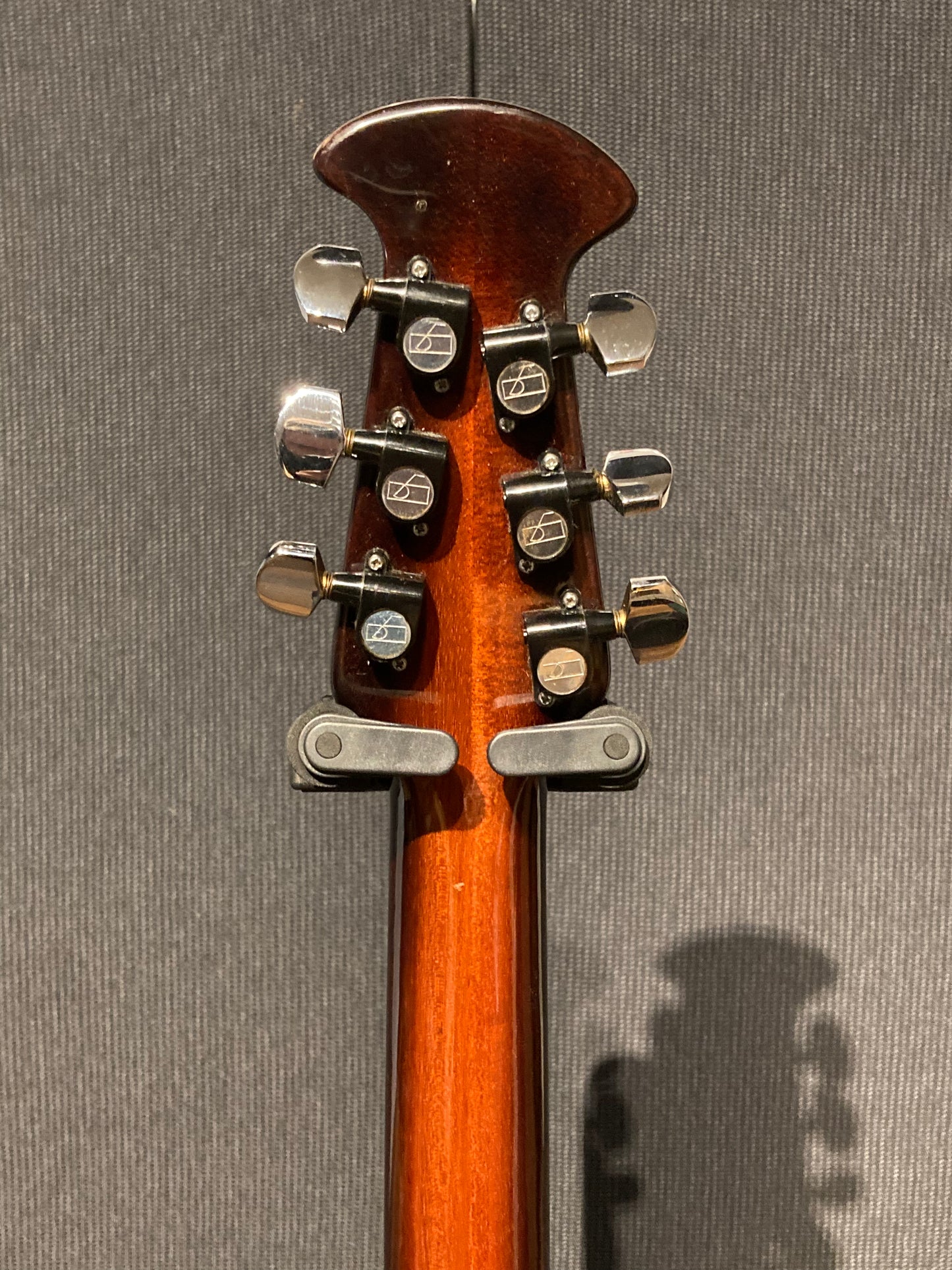 Ovation 1611 Acoustic/Electric Guitar w/Case (1982)