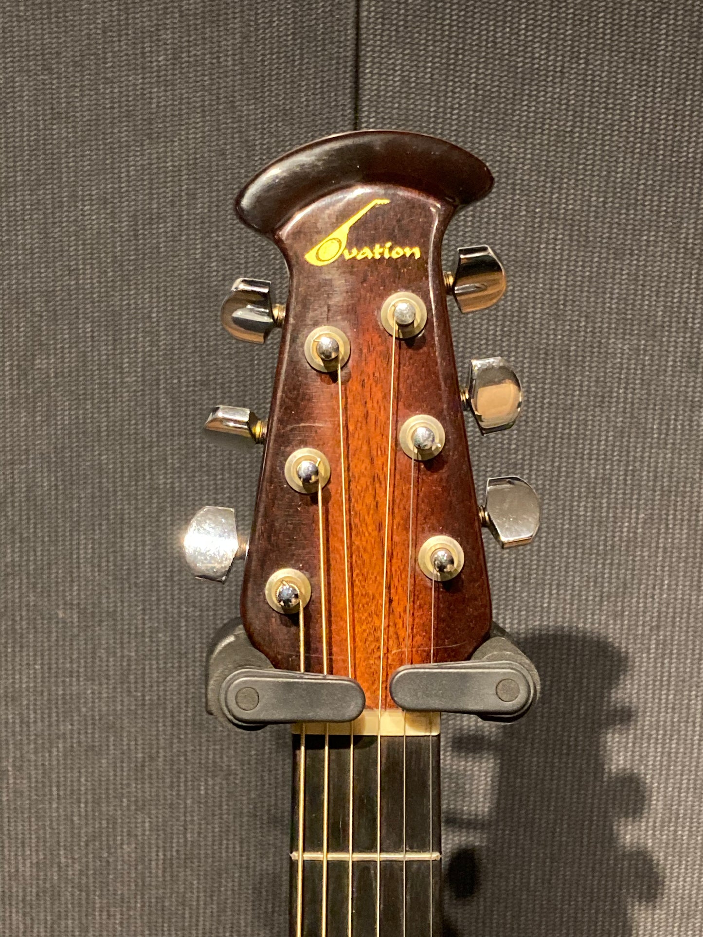 Ovation 1611 Acoustic/Electric Guitar w/Case (1982)