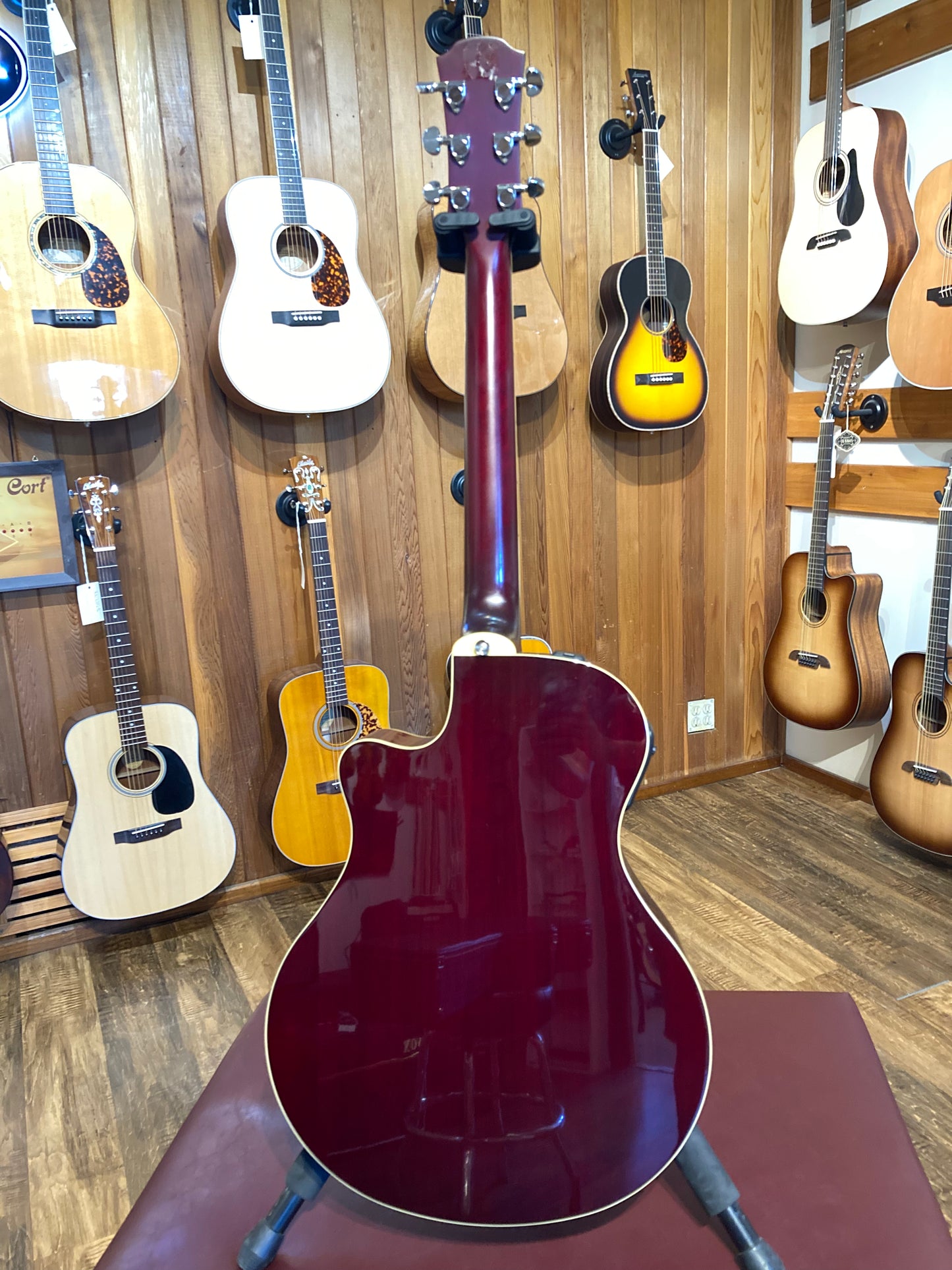 Yamaha APX 700 (Used)