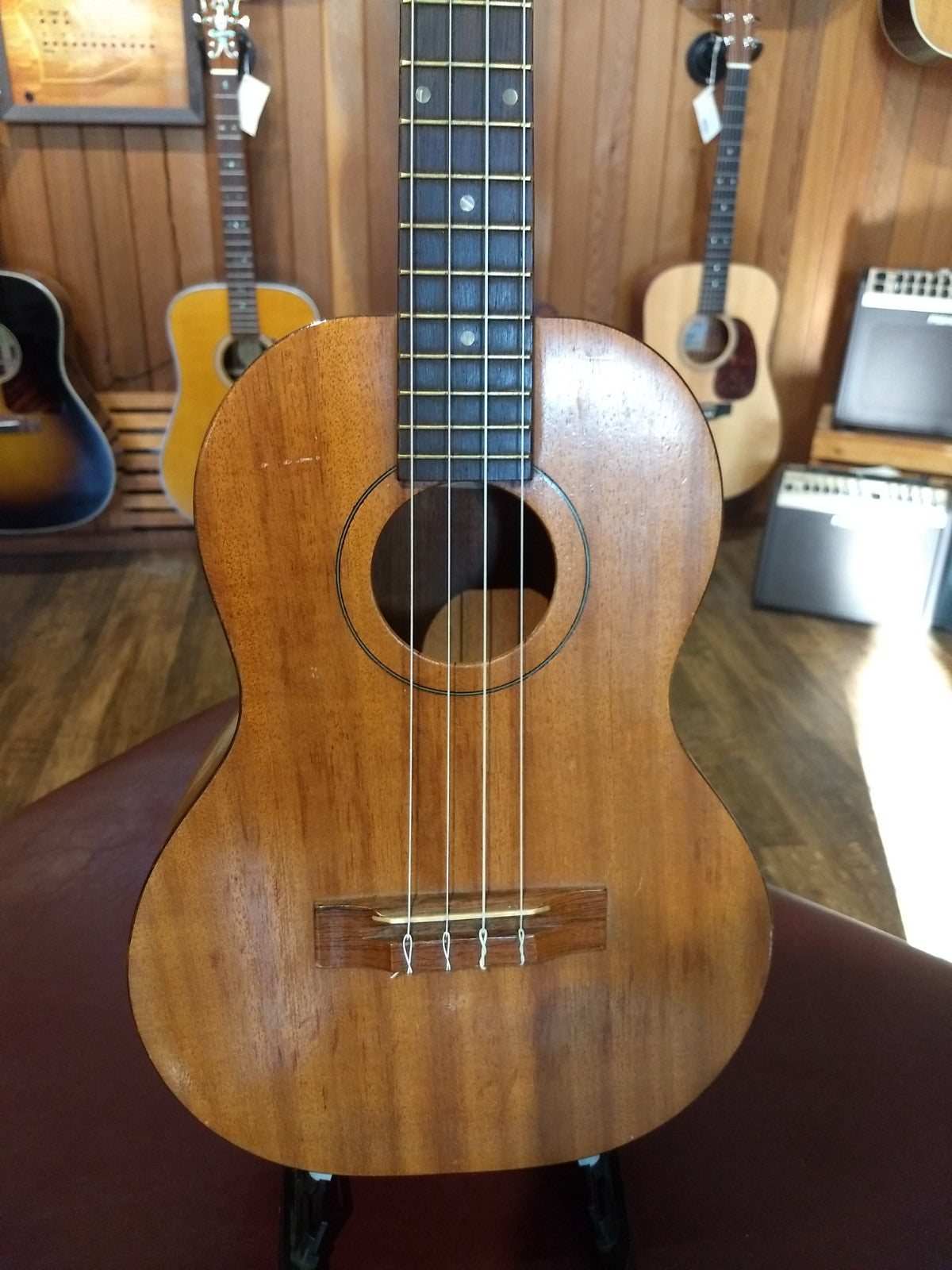 Harmony baritone uke (60's)