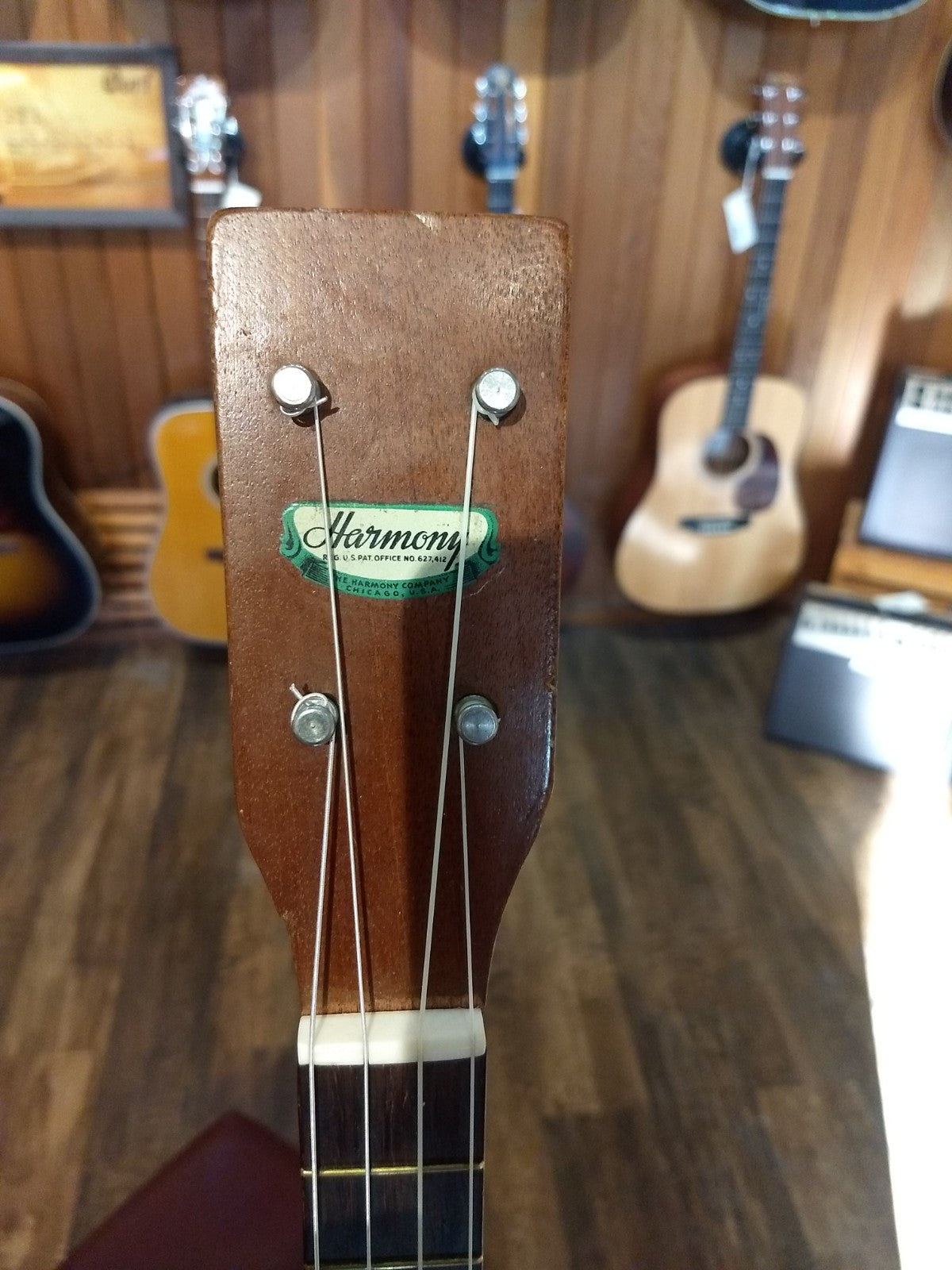 Harmony baritone uke (60's)