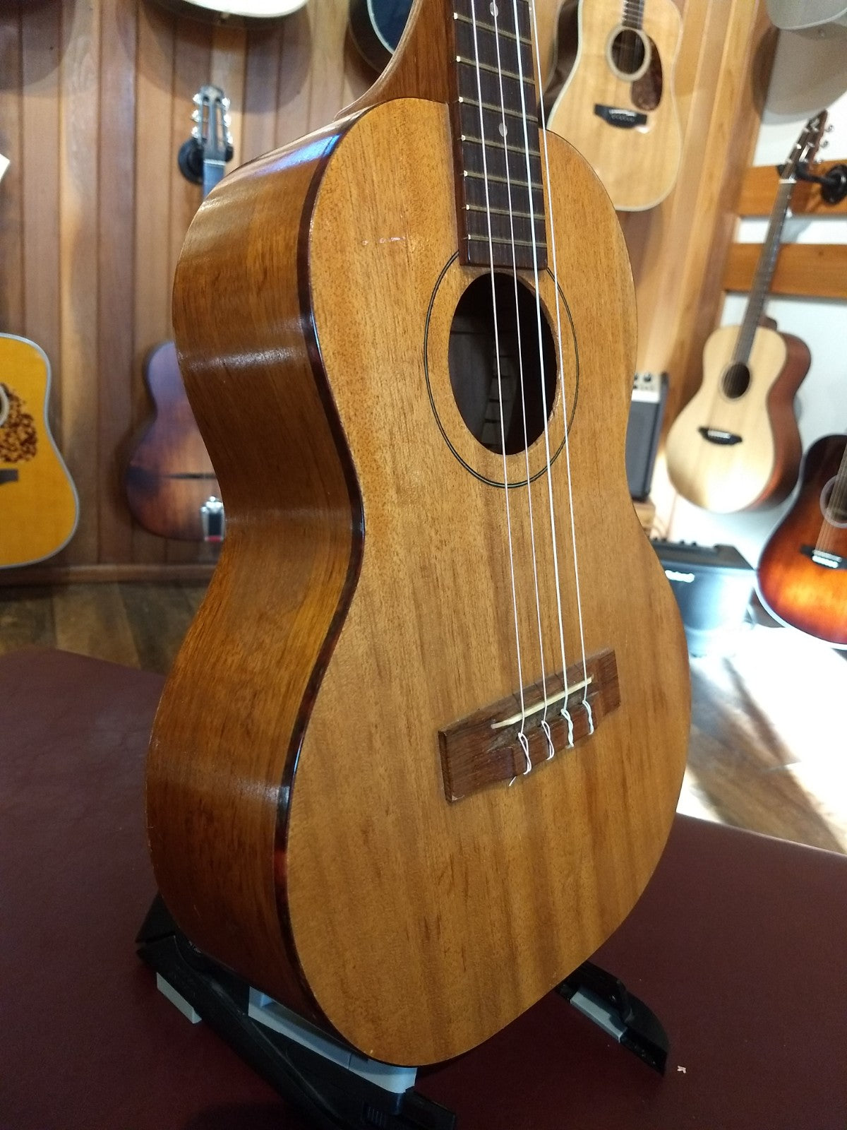 Harmony baritone uke (60's)