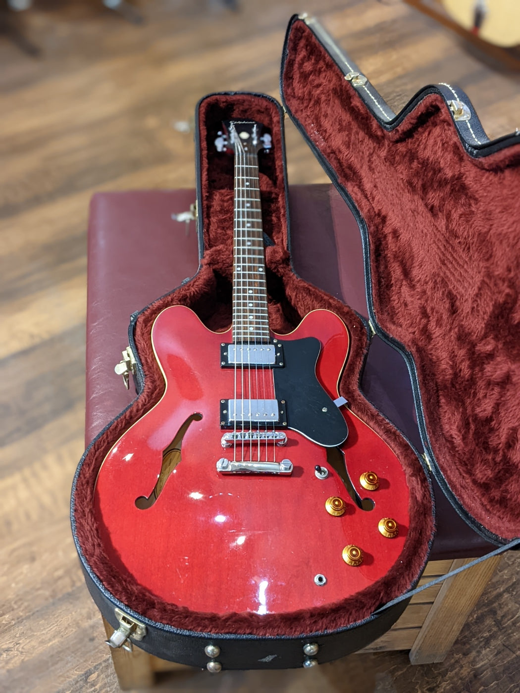 Epiphone Dot Cherry Red w/Hard Shell Case (2005)