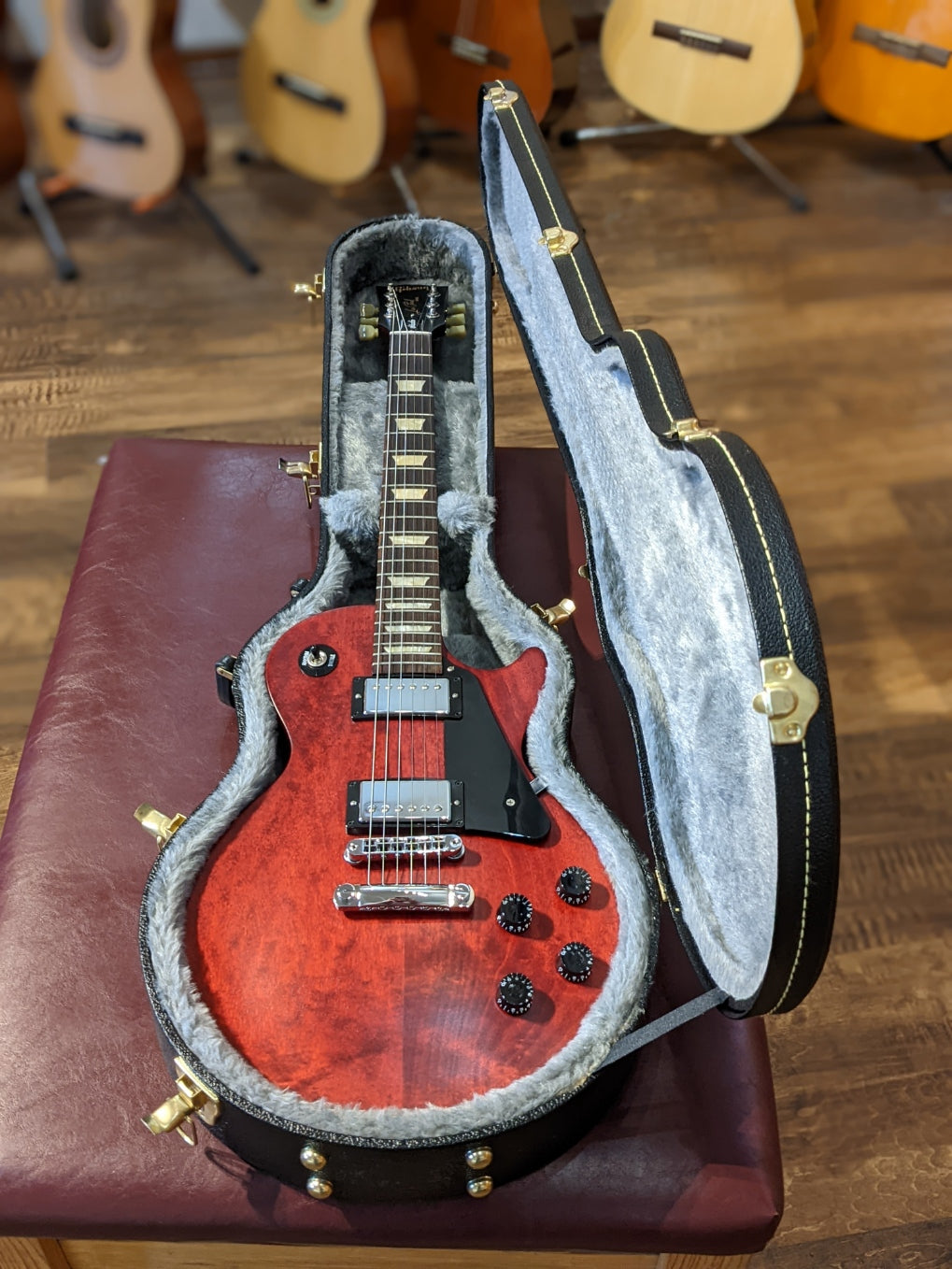 Gibson Les Paul Studio Worn Cherry w/Case (2016)