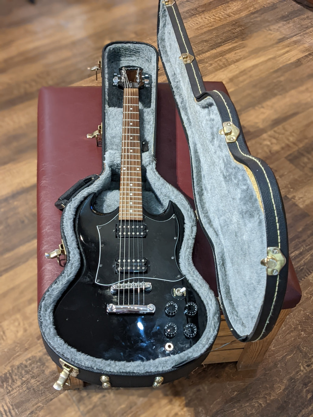 Epiphone Bolt-On Neck SG w/Case (Used)
