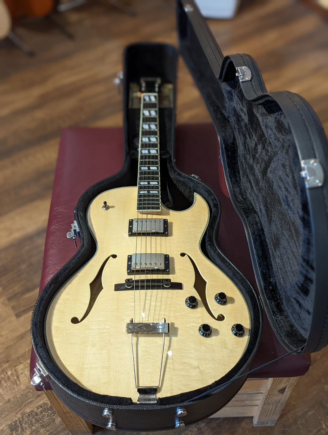 Eastman AR372CE-BD Arch Top Guitar w/Case - Natural (2018)